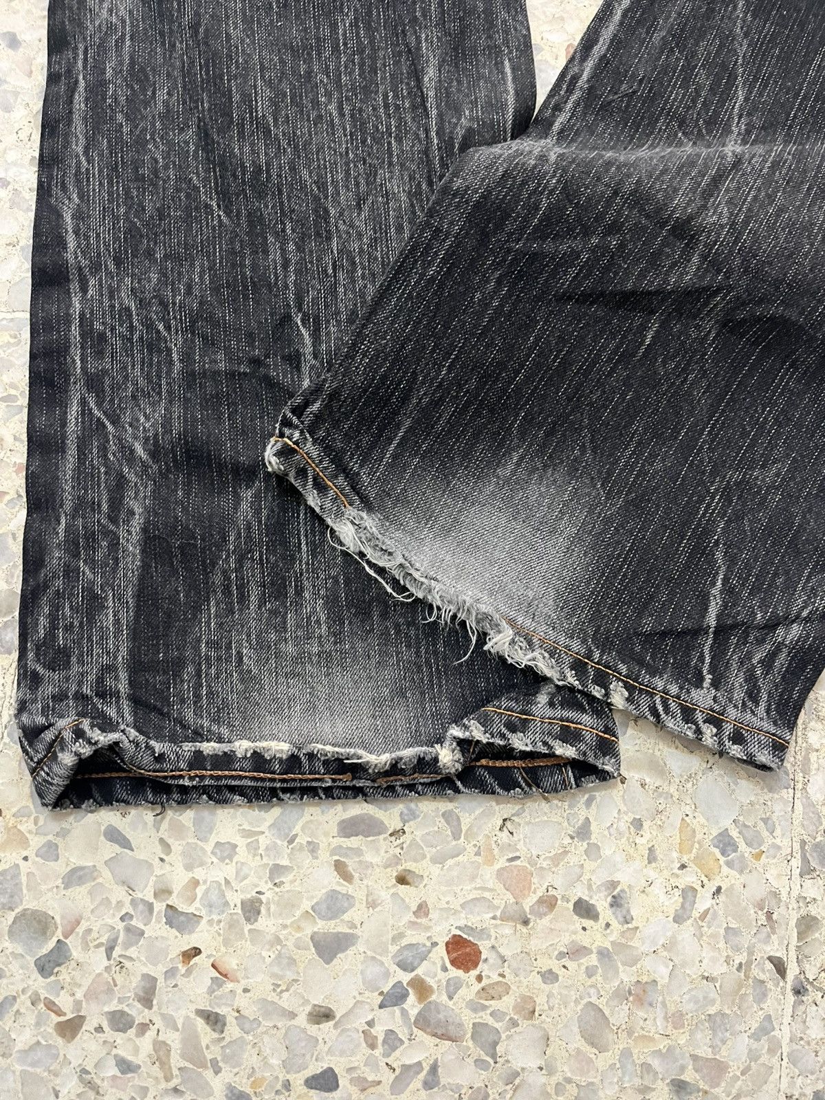 Edwin Vintage Edwin Rare Whiskey Black Distressed Denim Jeans Size US 31 - 11 Thumbnail
