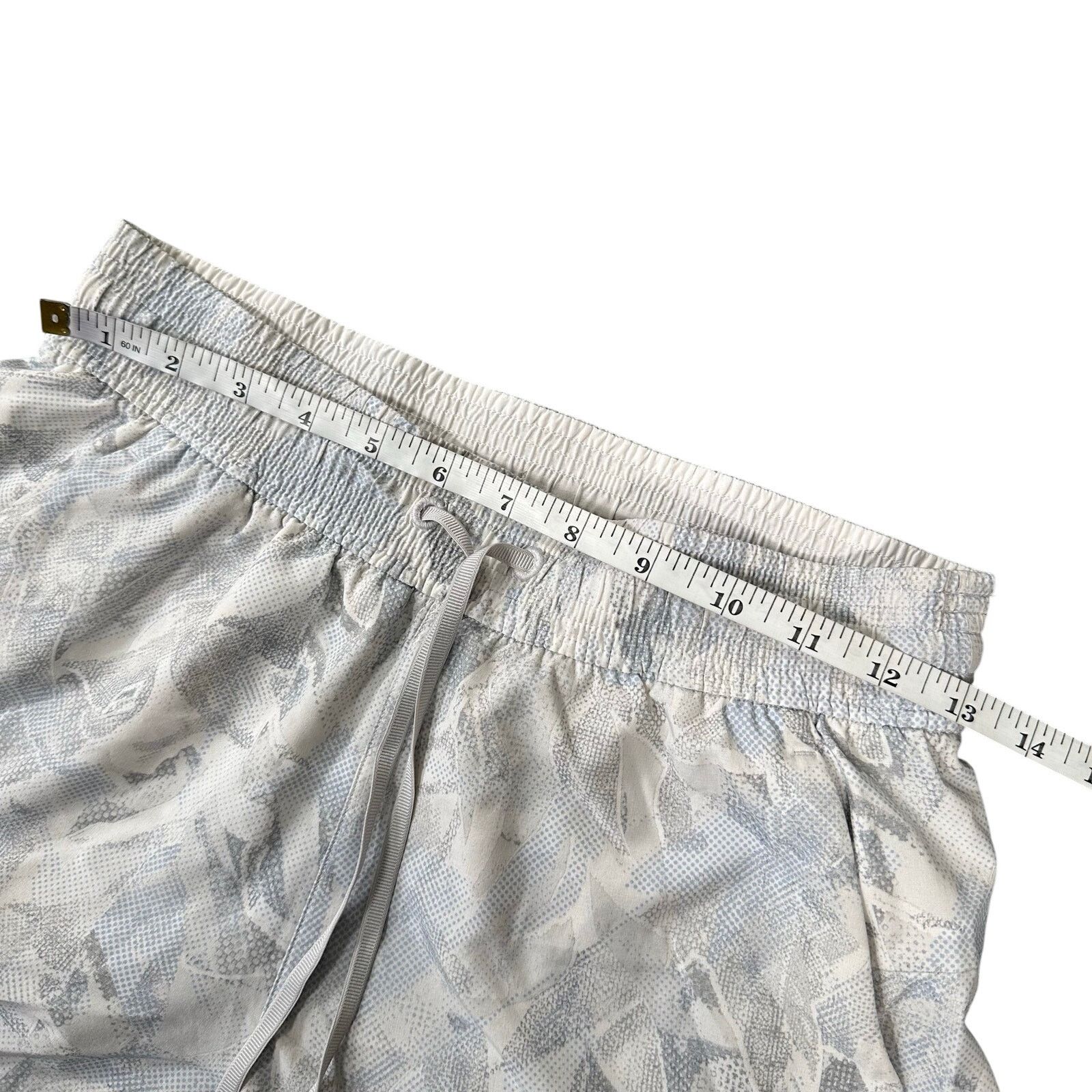 Lululemon Lululemon Spring Break Away 4-way Stretch 3" Shorts Size 4 Size 27" / US 4 / IT 40 - 4 Thumbnail