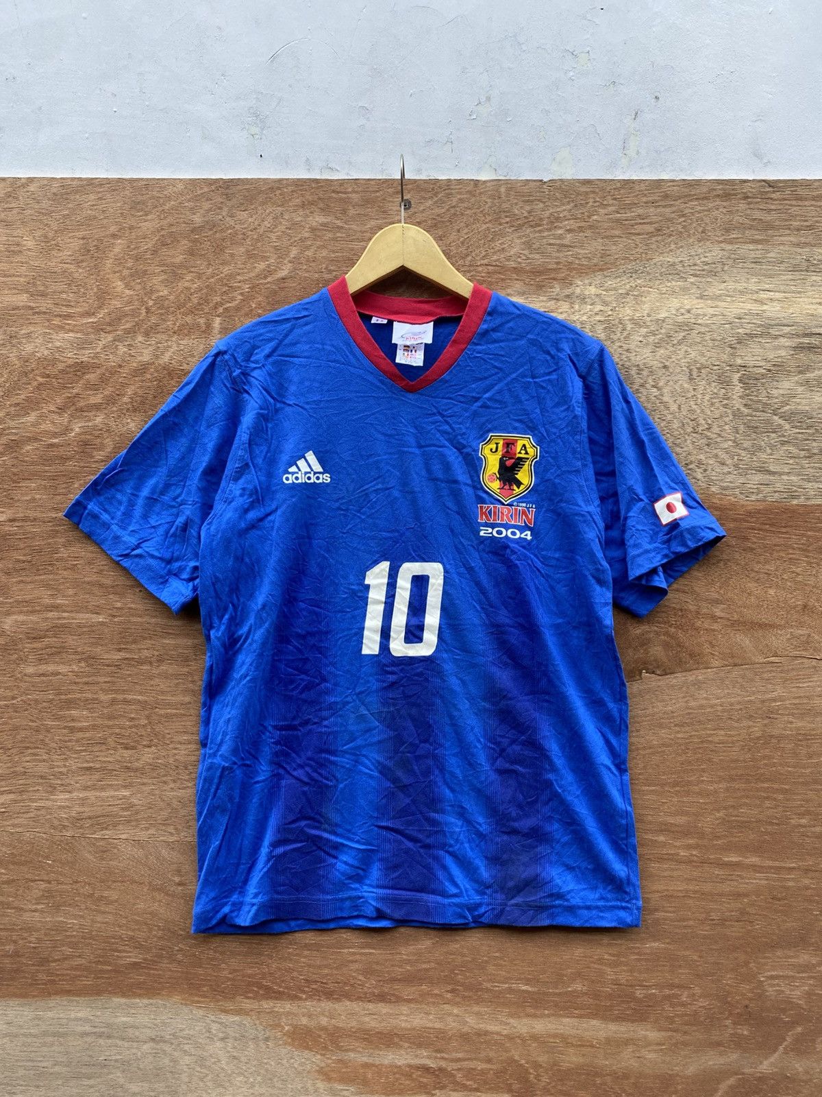 Adidas 2000s Vintage adidas kirin japan vneck tshirt Size US L / EU 52-54 / 3 - 1 Thumbnail