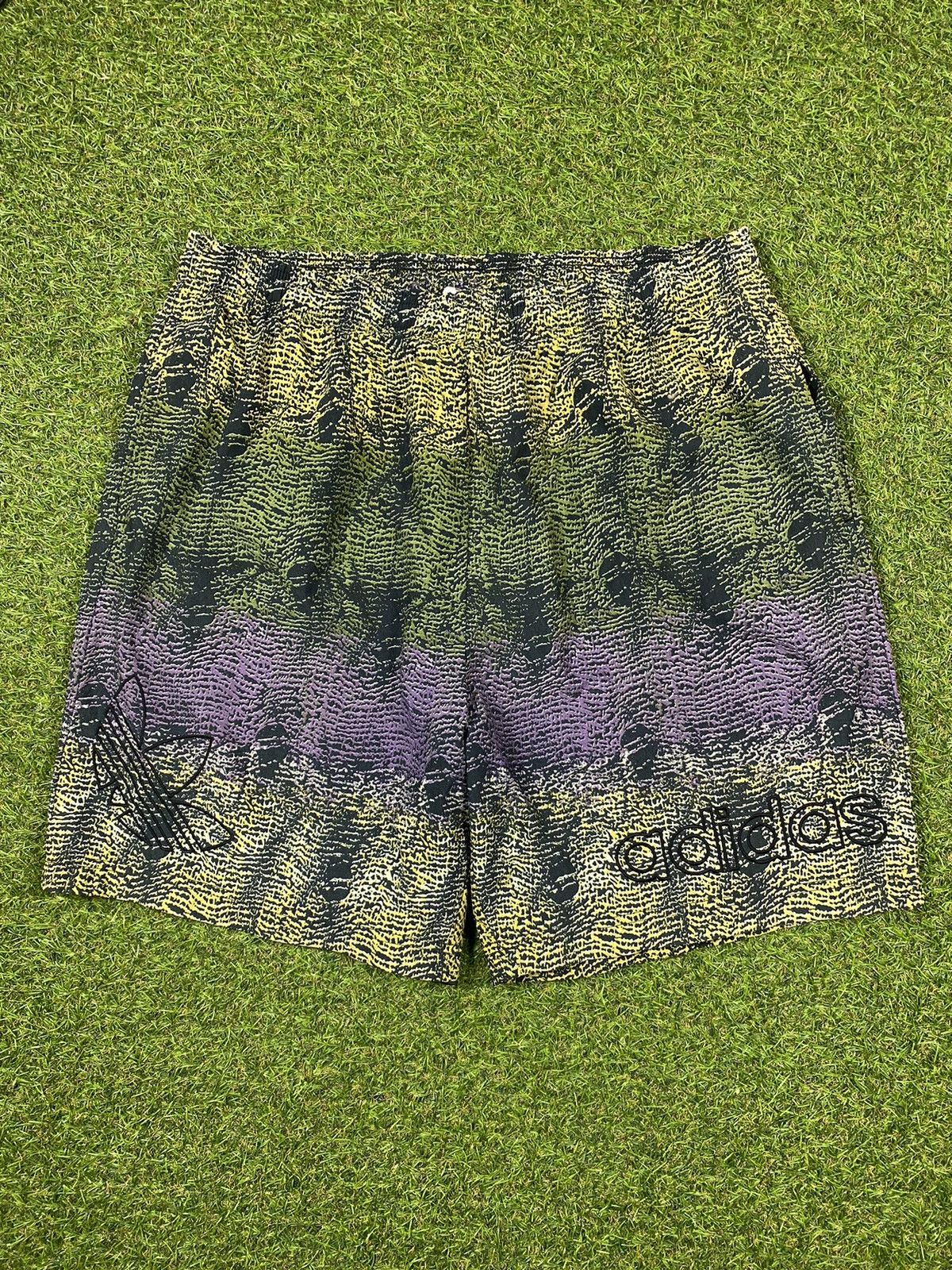 Adidas Vintage Adidas shorts streetwear y2k casual style size L Size US 34 / EU 50 - 1 Thumbnail