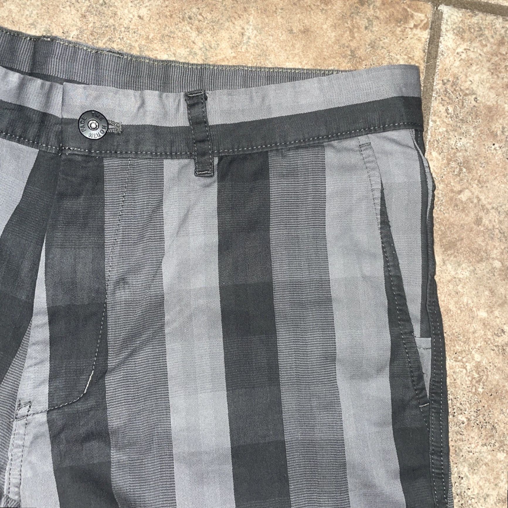 The North Face The North Face gray striped shorts mens 34 Size US 34 / EU 50 - 2 Thumbnail