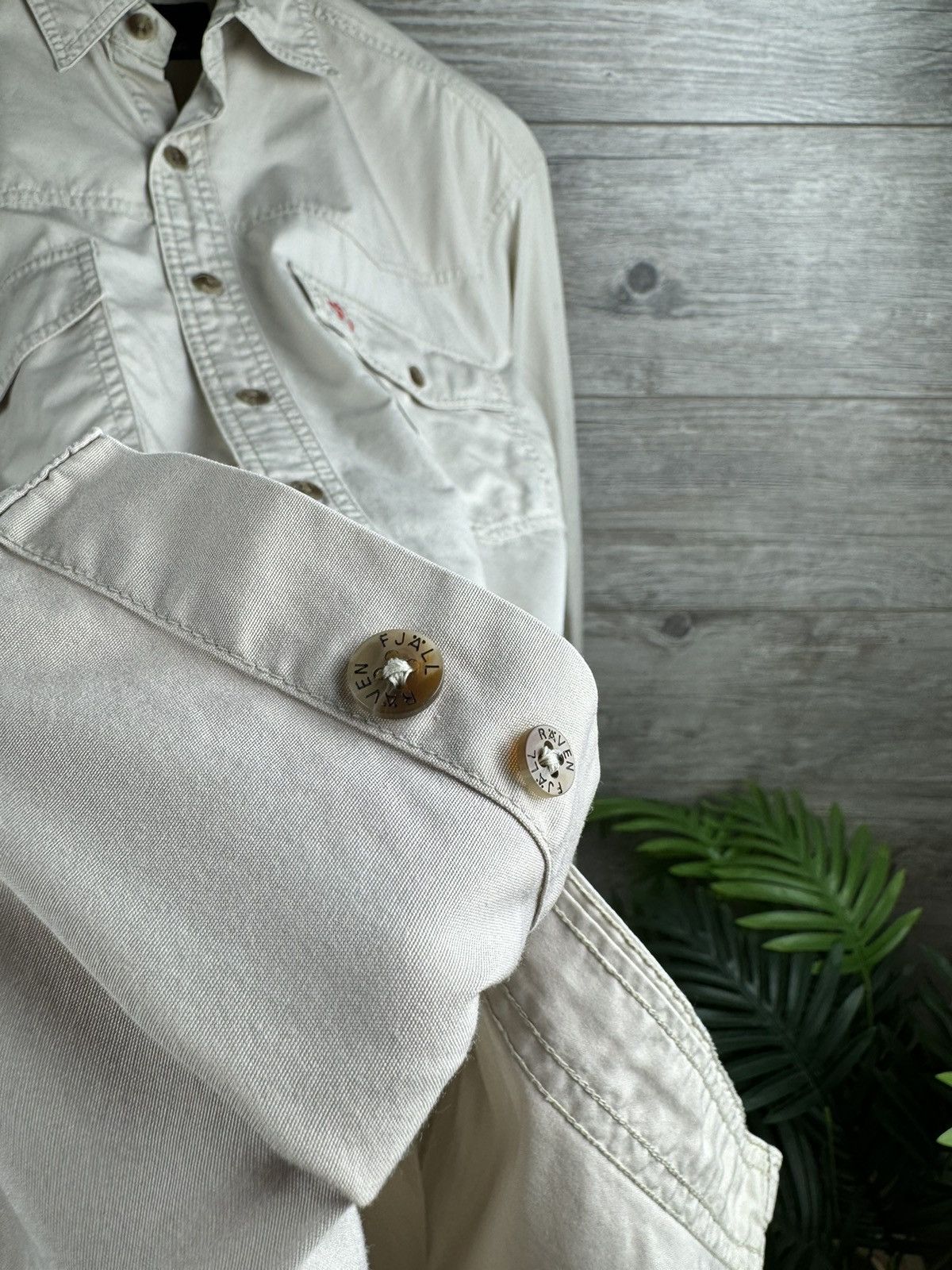 Fjallraven Overshoot Fjallraven Vintage Outdoor Y2K Size S-M Size US S / EU 44-46 / 1 - 12 Thumbnail