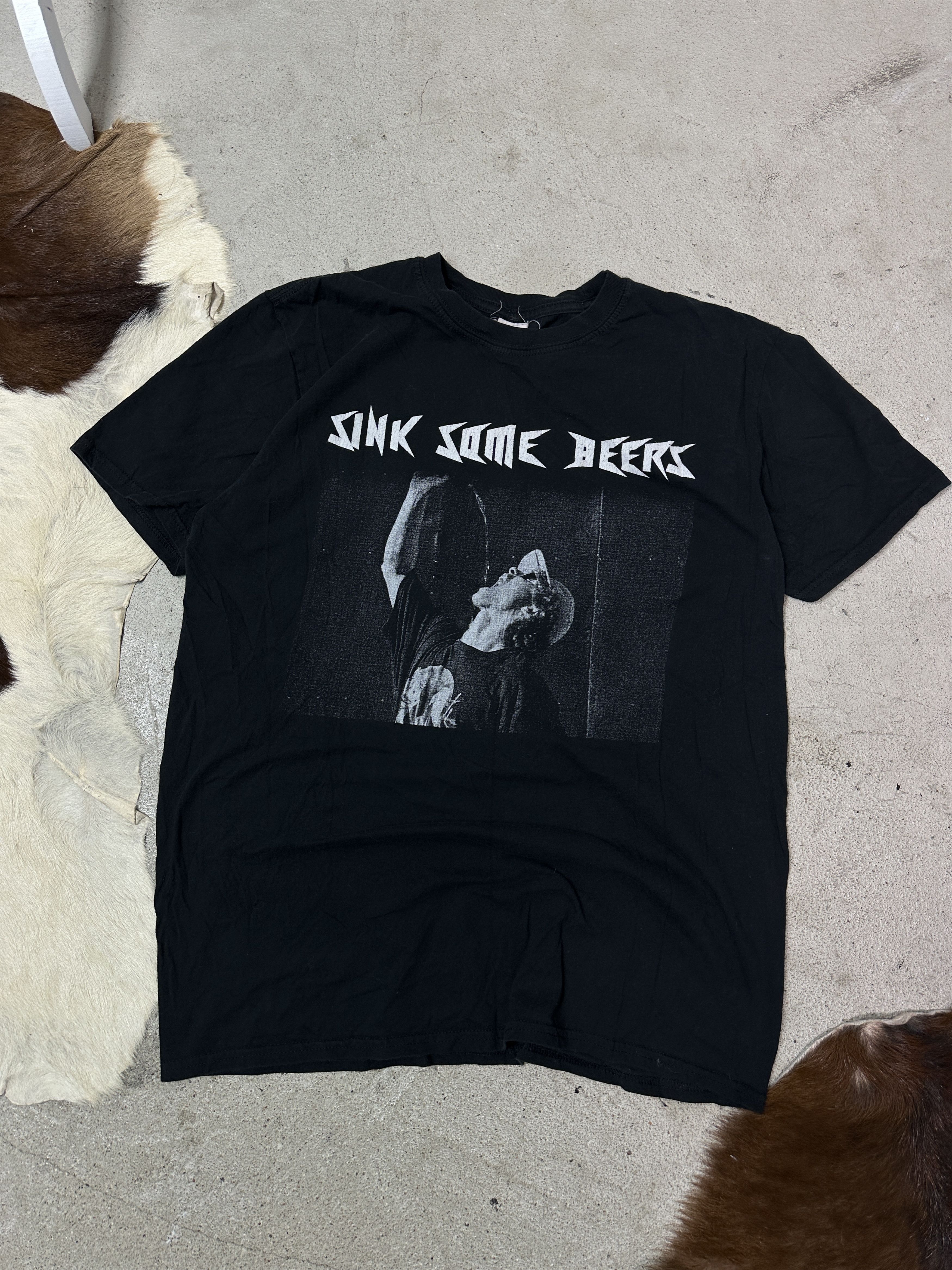 Vintage Vintage Streetwear Sporty Sink Some Beers T-shirt Y2K Size US L / EU 52-54 / 3 - 1 Thumbnail