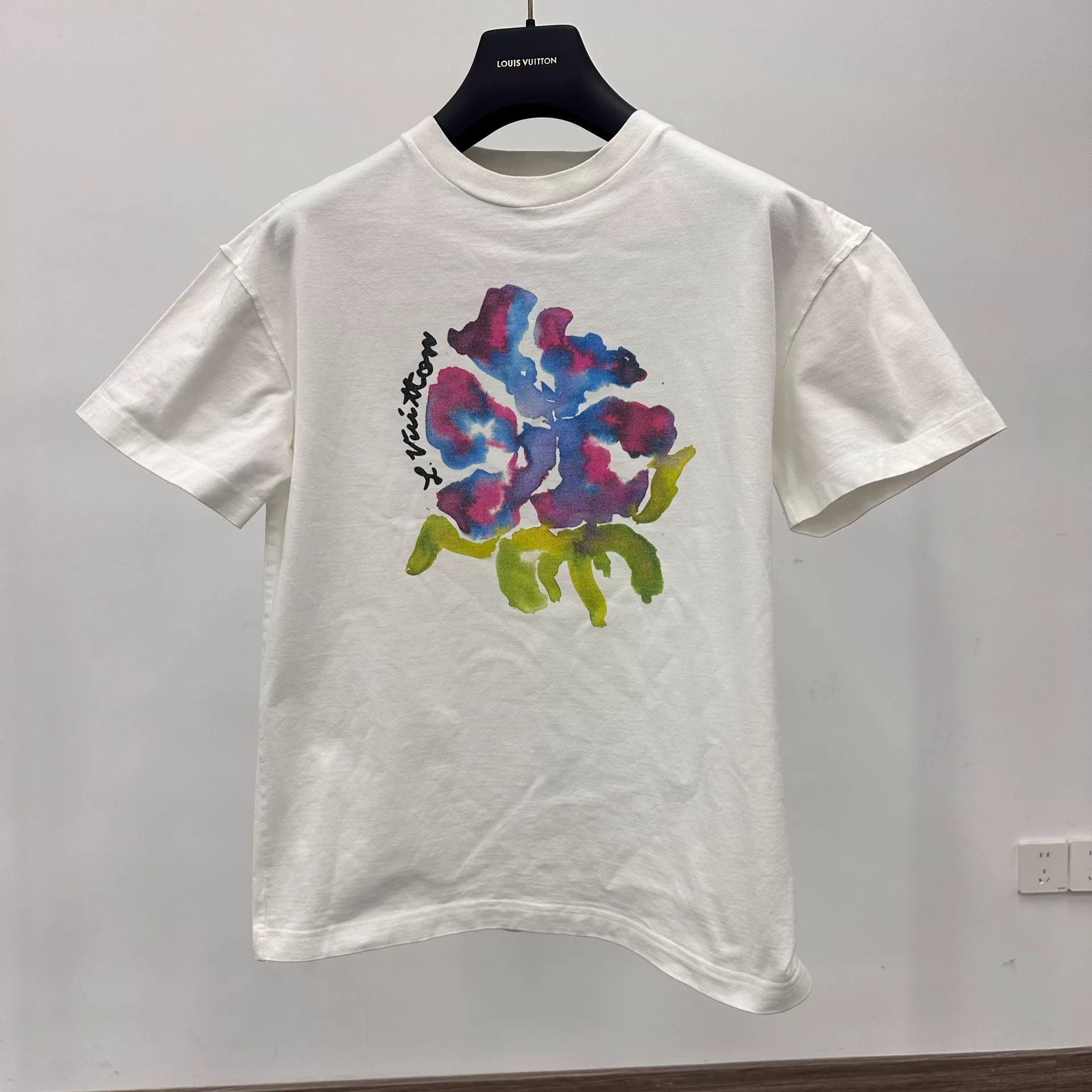 Louis Vuitton Louis Vuitton Tie-Dye Multi T-Shirt XS Women Size XS / US 0-2 / IT 36-38 - 1 Thumbnail