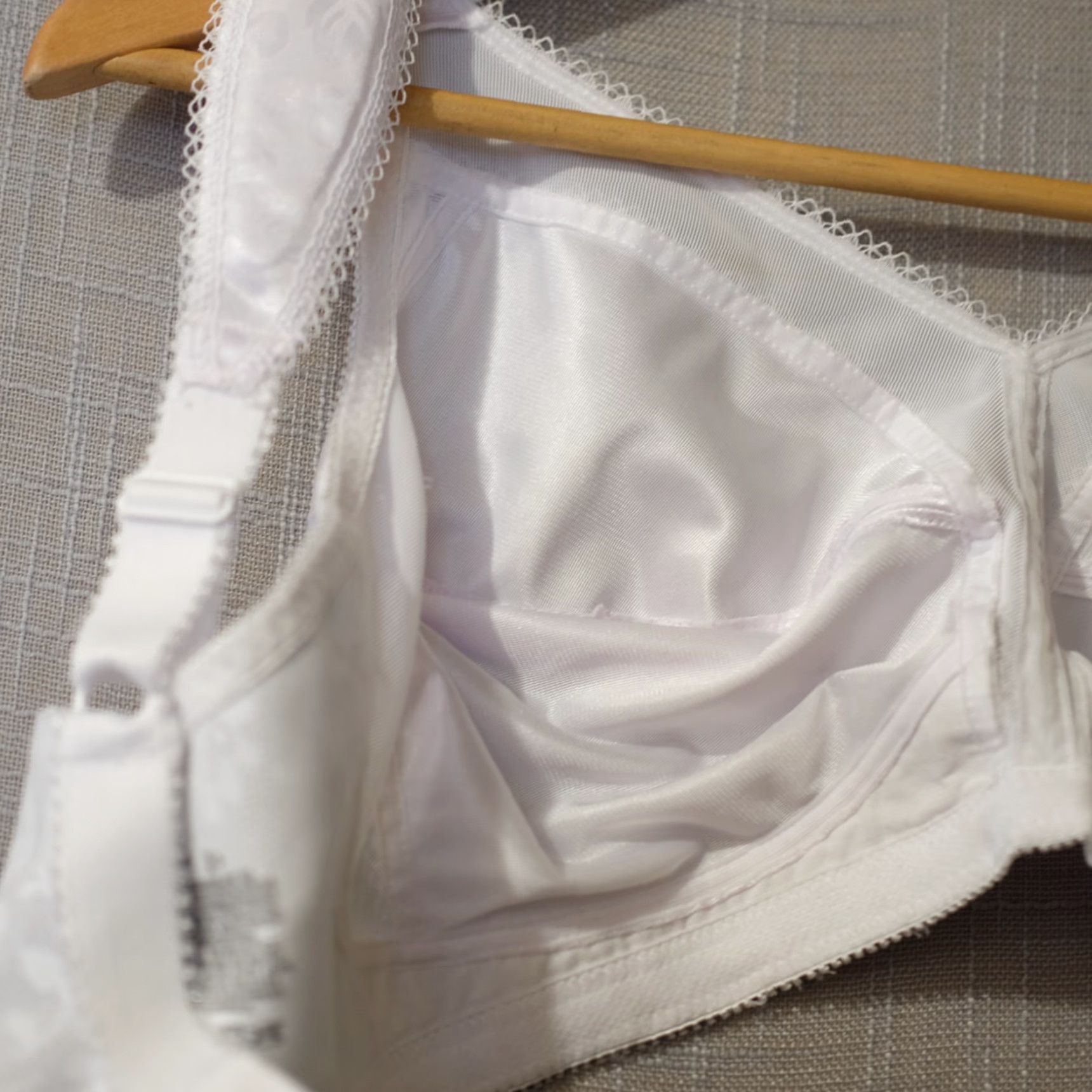 Vintage Playtex Bra Women 18-Hour Wireless Satin White Wide Strap 4693 40D EUC #H89-20 Size ONE SIZE - 5 Thumbnail