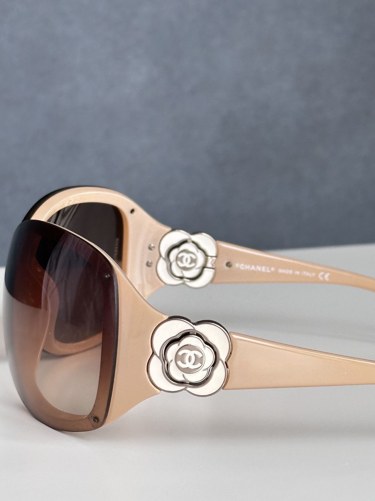 Chanel CHANEL Oval CC Camellia Logo Beige Sunglasses 6032 Size ONE SIZE - 3 Thumbnail