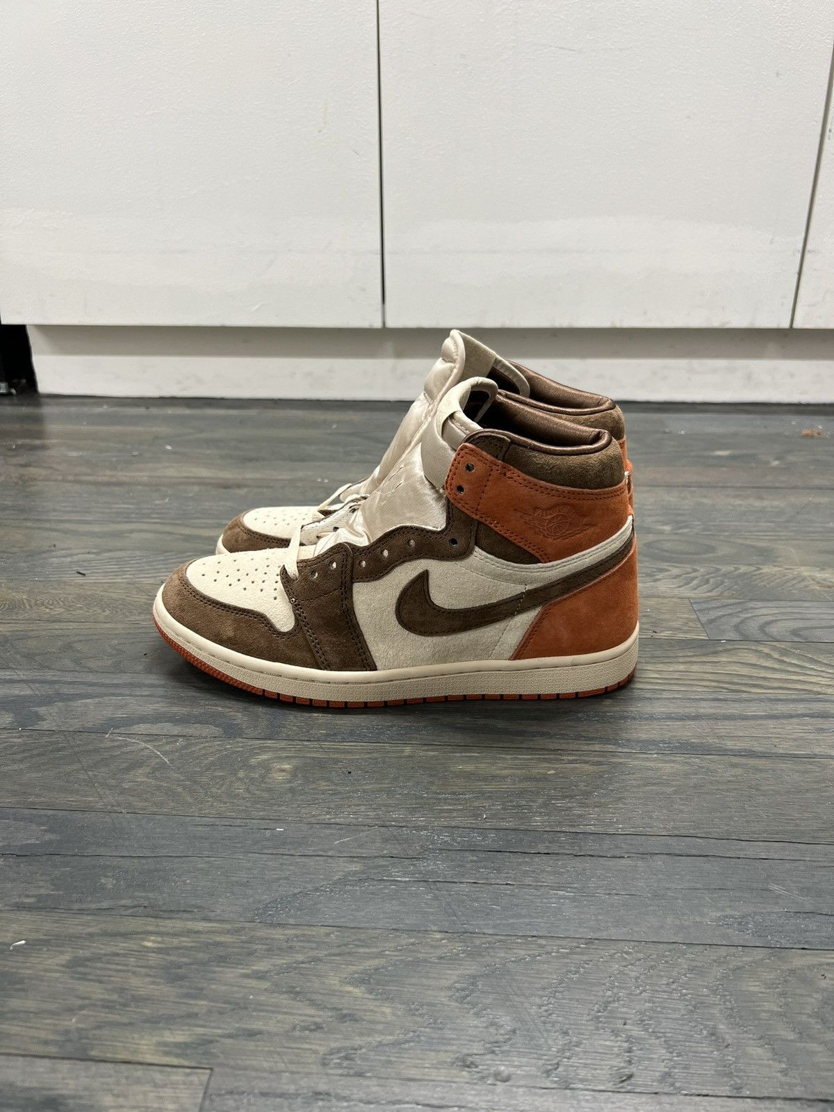 Jordan Brand WMNS JORDAN 1 RETRO HIGH OG 'DUSTED CLAY' Size US 9.5 / IT 39.5 - 7 Thumbnail