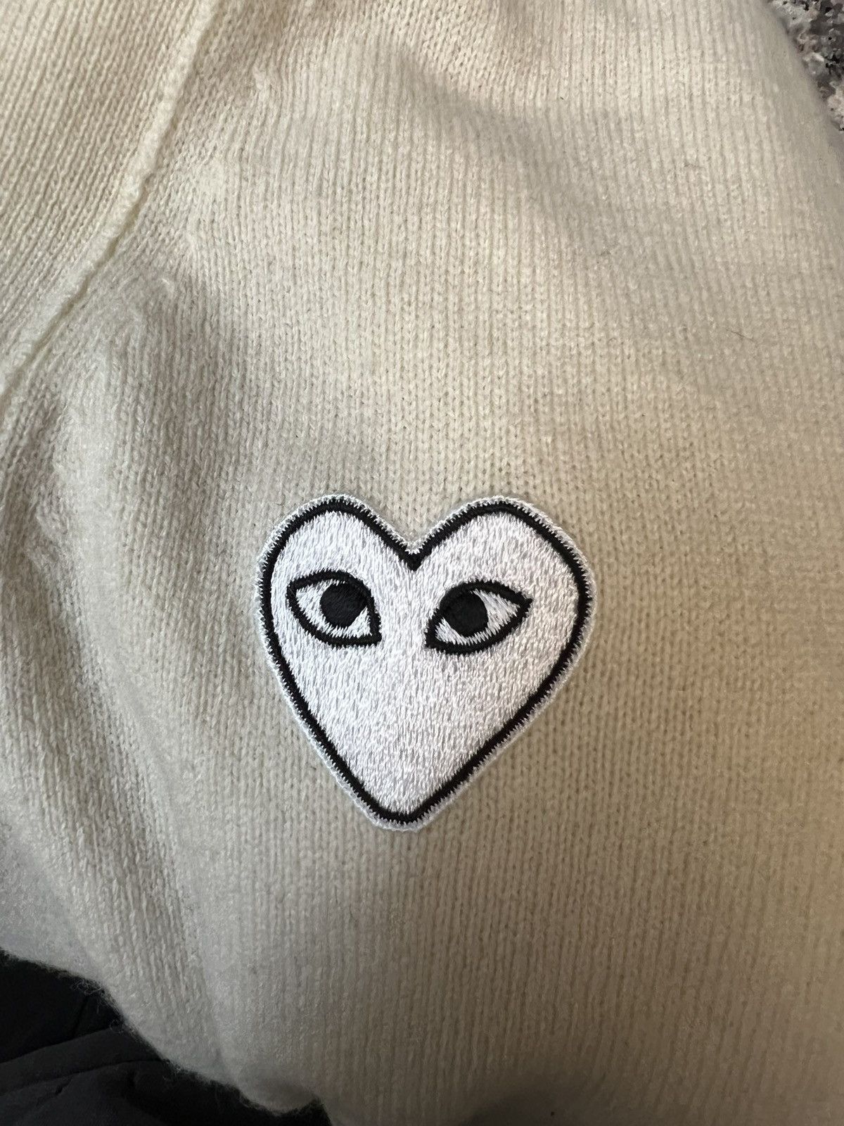 Comme des Garcons PLAY Comme des Garcons Play White Heart Cardigan Size US XXL / EU 58 / 5 - 3 Thumbnail