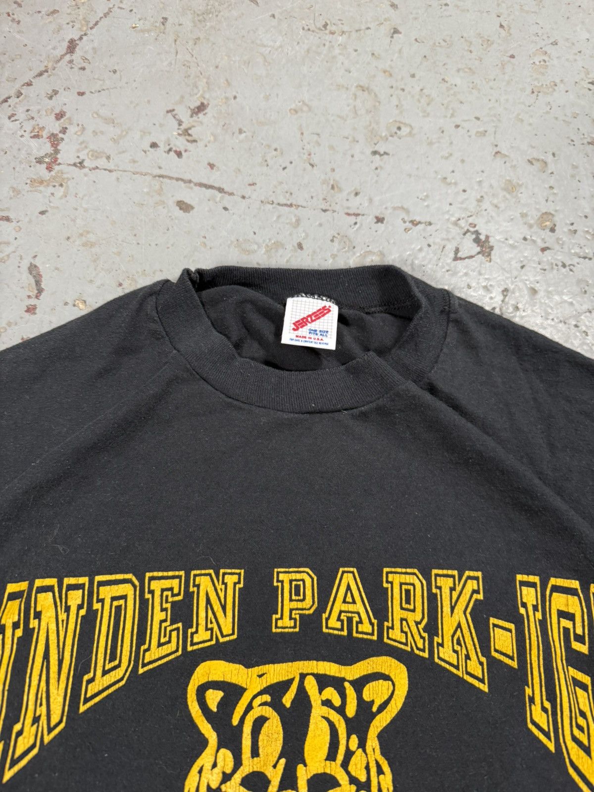 Vintage Vintage Single Stitch Lindon Park Ice Leopards Cropped Tee Size US L / EU 52-54 / 3 - 5 Thumbnail