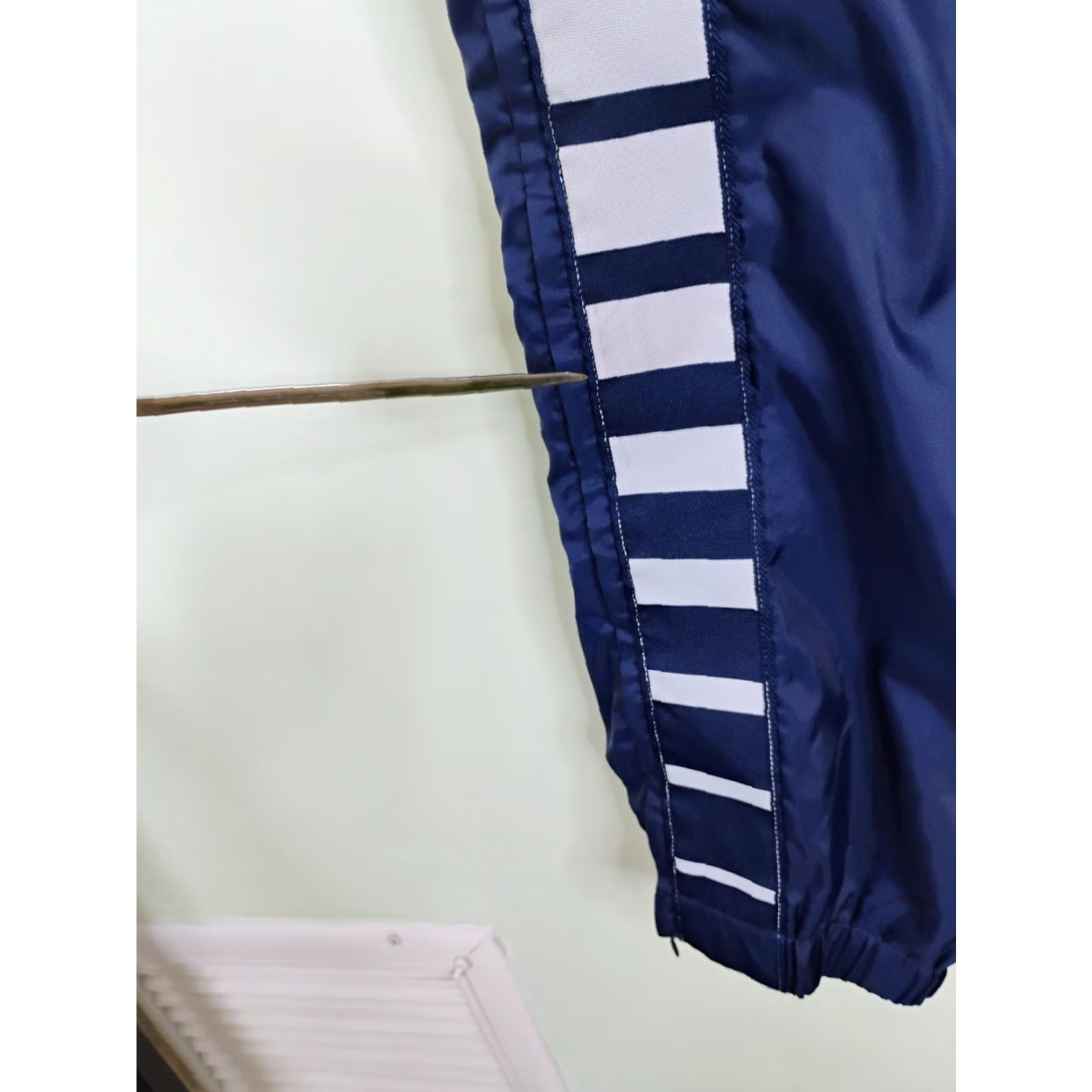 Adidas Adidas Track Pants Lined Windbreaker Mens M Blue Ankle Zips 31 in Inseam Striped Size US 31 - 4 Thumbnail