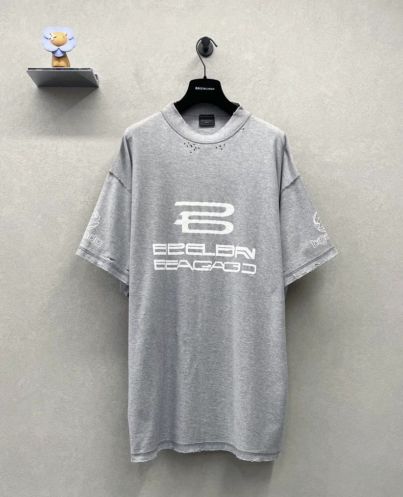Balenciaga Balenciaga Letter printed grey short sleeves Size US L / EU 52-54 / 3 - 1 Thumbnail