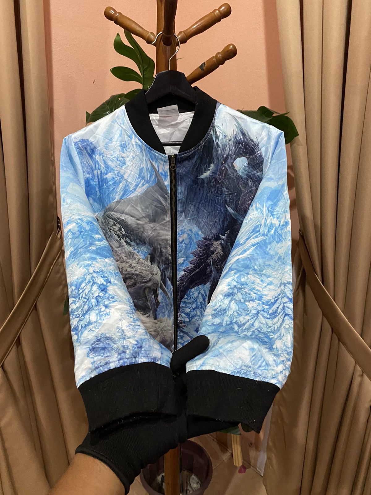 Universal Studios Universal Studios x Capcom Monster Hunter Jacket Ice Dragon Size US M / EU 48-50 / 2 - 6 Thumbnail