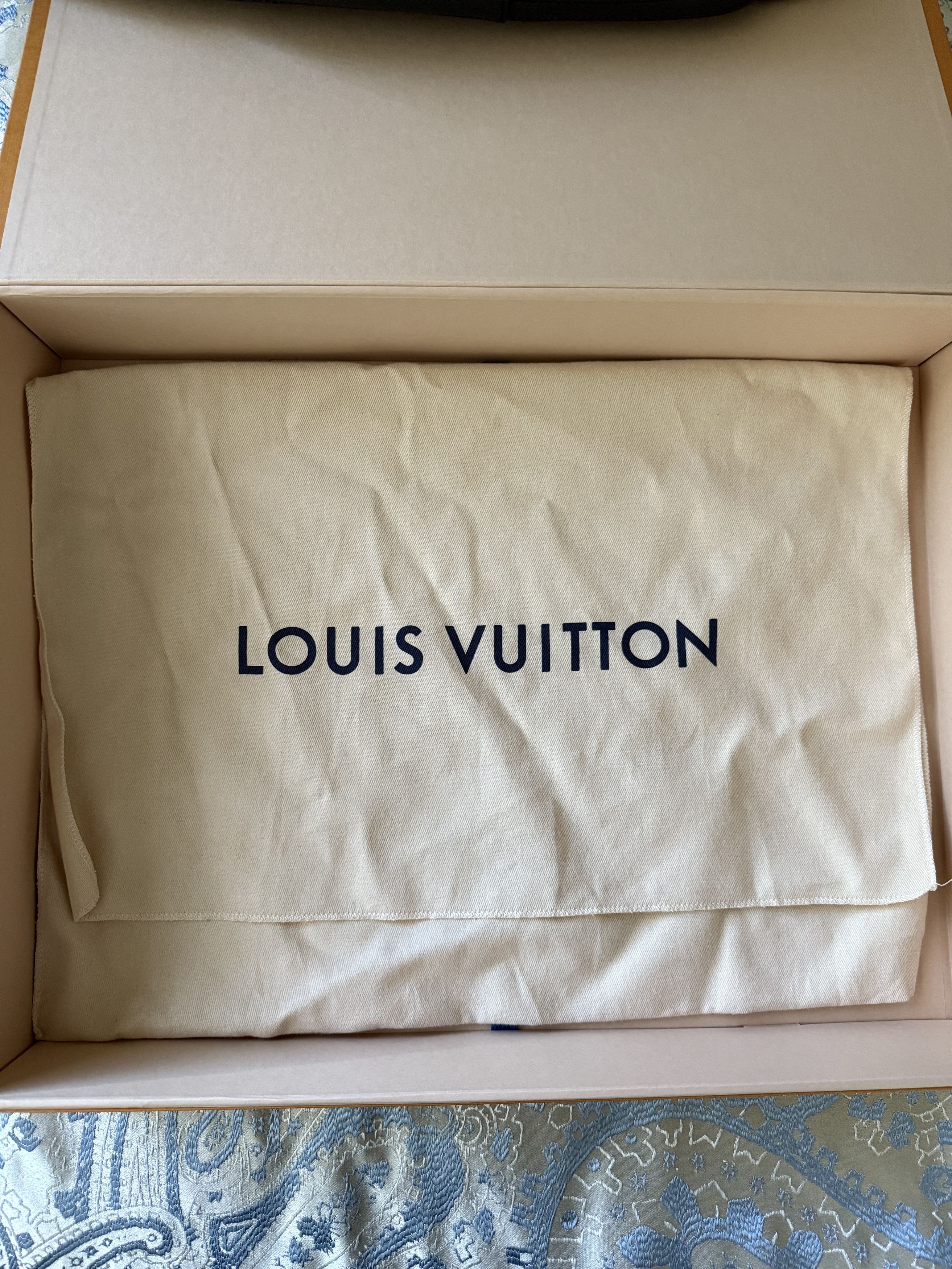 Louis Vuitton Avenue Slingbag Taiga Leather Size ONE SIZE - 4 Thumbnail