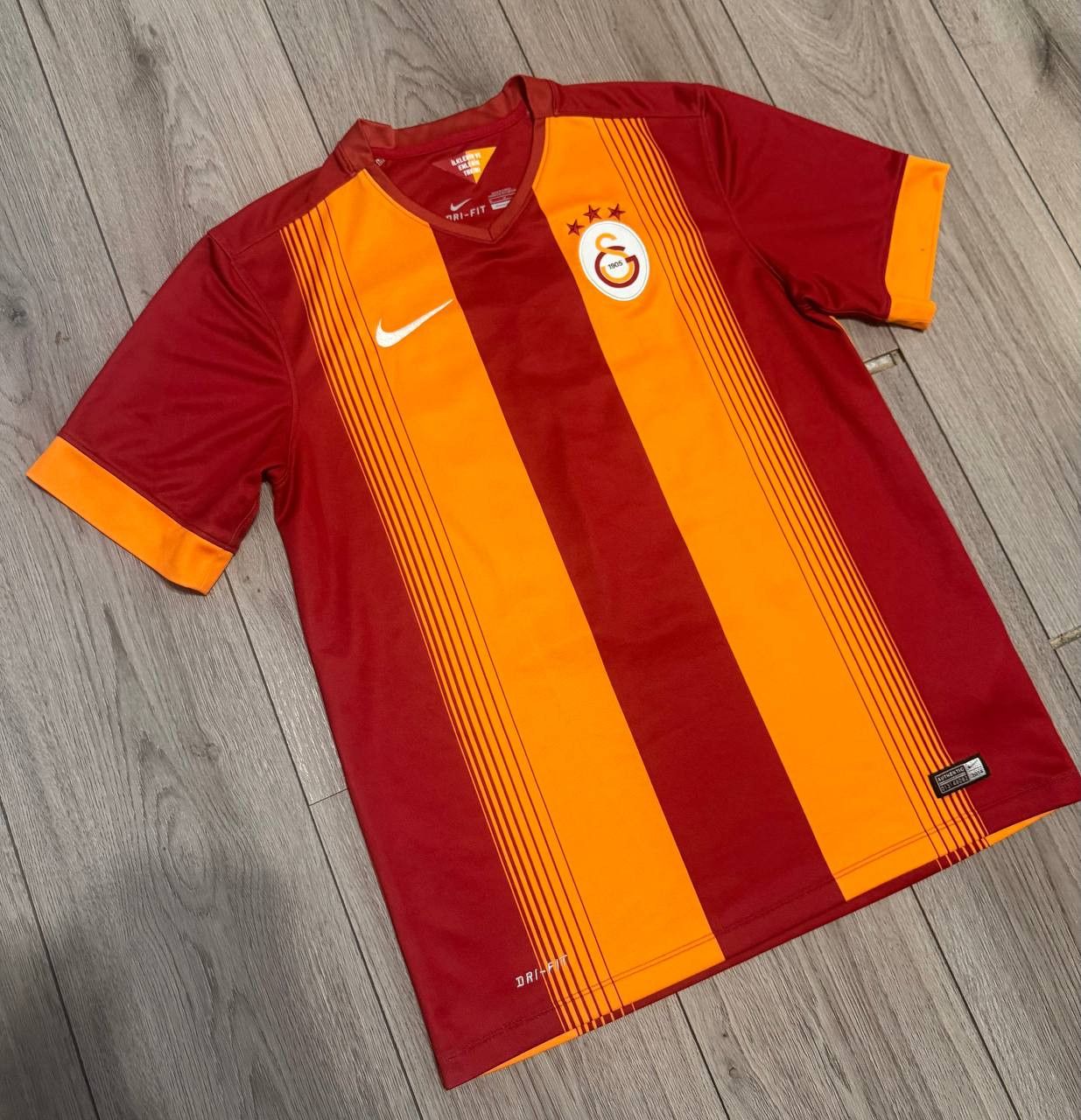 Nike GALATASARAY NIKE 2014/2015 FOOTBALL HOME JERSEY #10 SIZE M Size US M / EU 48-50 / 2 - 2 Thumbnail