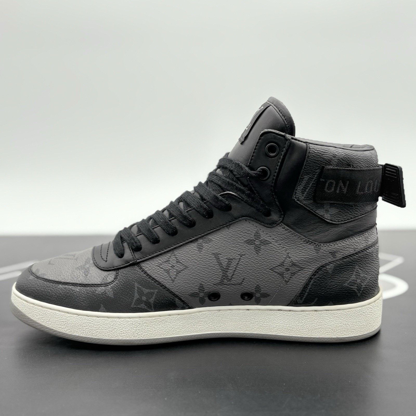 Louis Vuitton 8-8.5 US Louis Vuitton Eclipse Rivoli ' Black ' SUPER CLEAN! Size US 8 / EU 41 - 4 Thumbnail