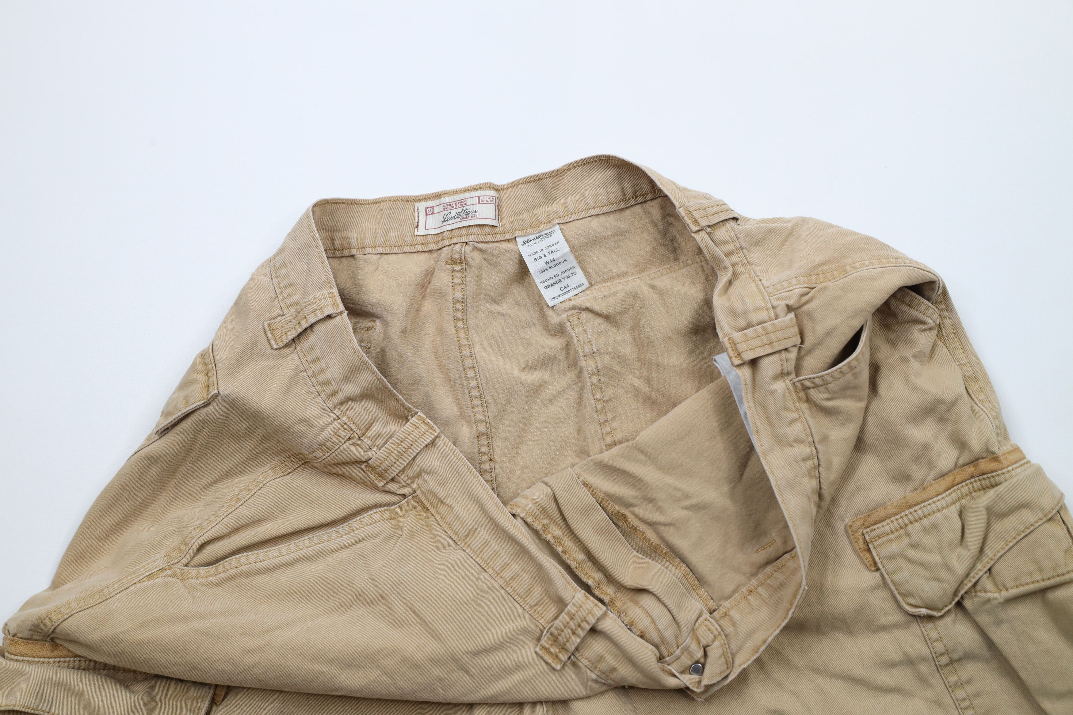 Levi's × Vintage Vintage Y2K 2004 Levis Faded Baggy Fit Cargo Shorts Beige Size US 44 / EU 60 - 8 Thumbnail