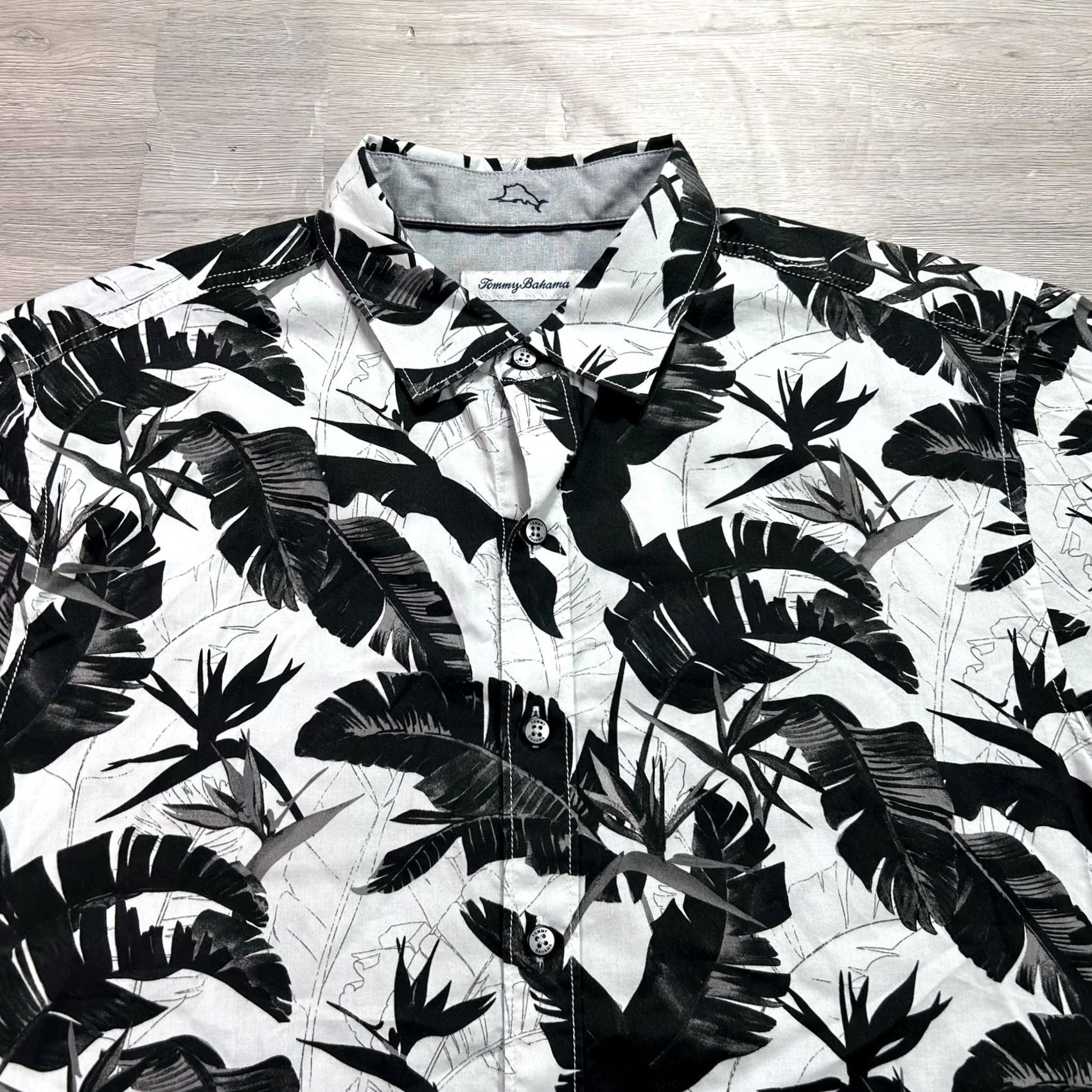 Tommy Bahama Tommy Bahama Shirt Mens Large Hawaiian Tropical Stretch Short Sleeve Button Up Black Floral 90s Theme Casual Travel Mens L Shirt Size US L / EU 52-54 / 3 - 3 Thumbnail