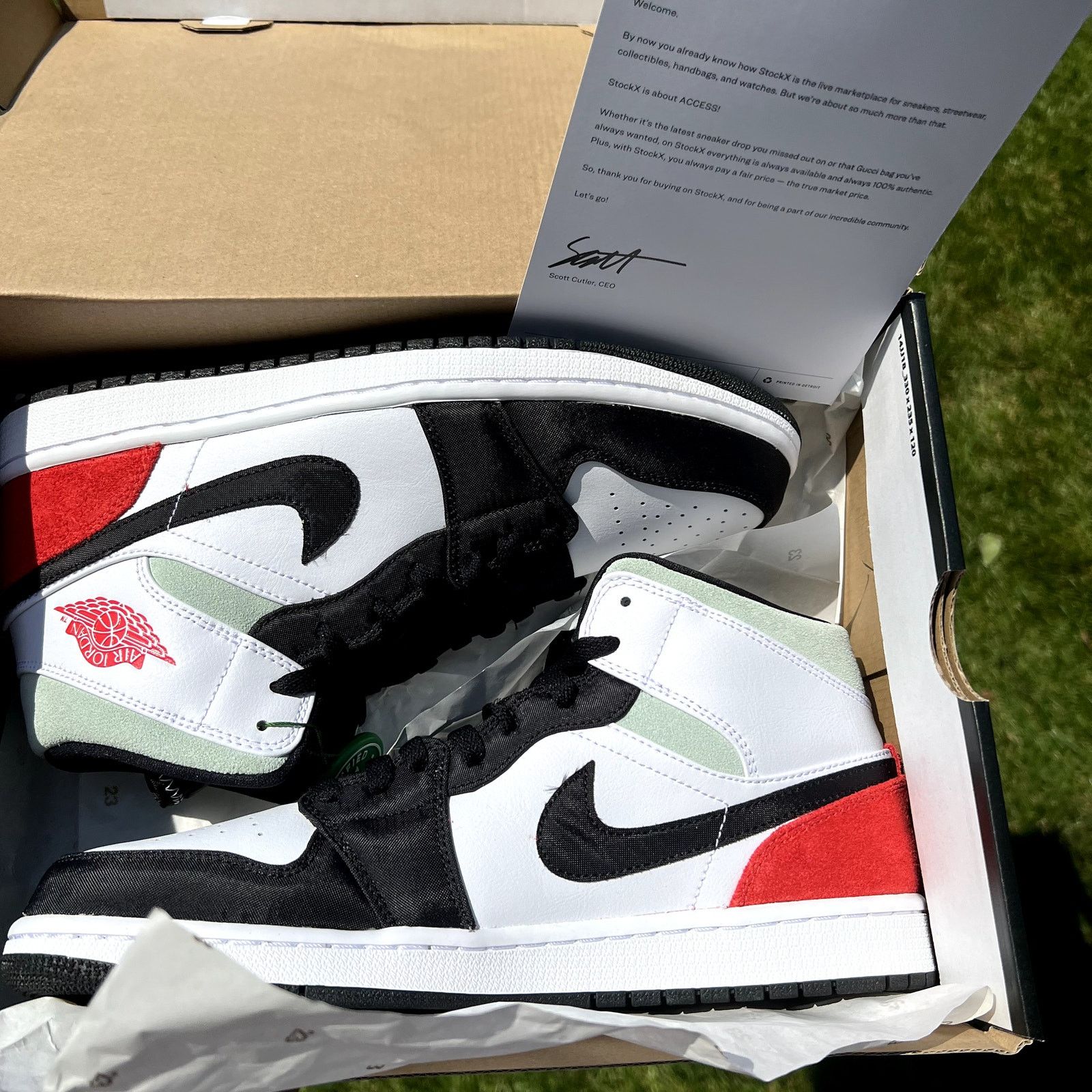 Jordan Brand × Nike Nike Air Jordan 1 Mid SE Red Black Toe Men's Shoes - Size 11 Size US 11 / EU 44 - 9 Thumbnail