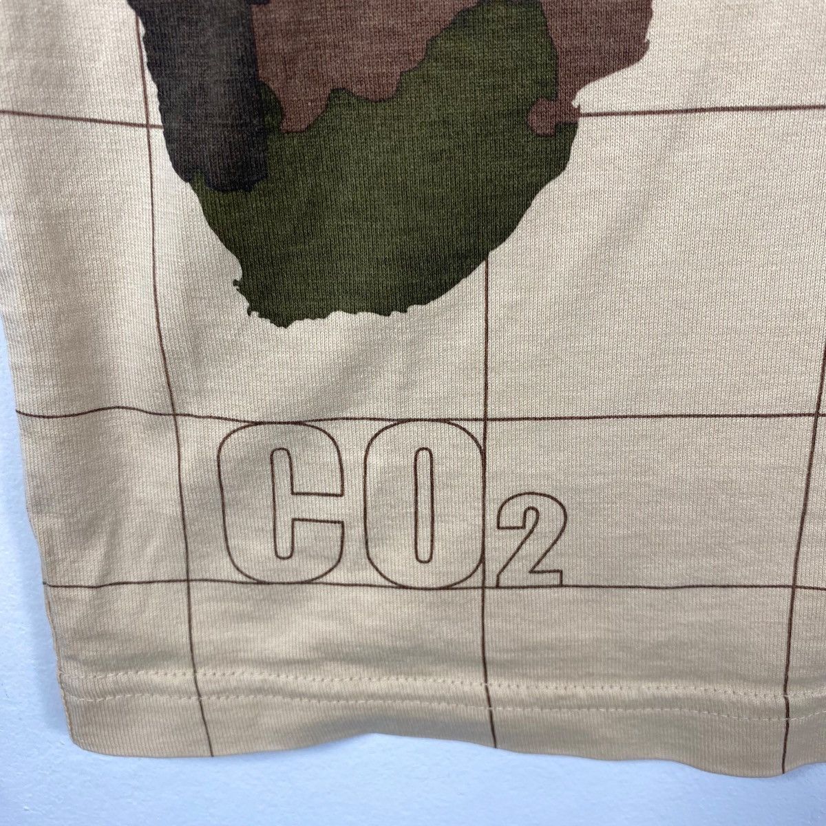 Vintage Vintage 00's Uniqlo World Map No War Graphic Tee Shirt Size US XL / EU 56 / 4 - 4 Thumbnail