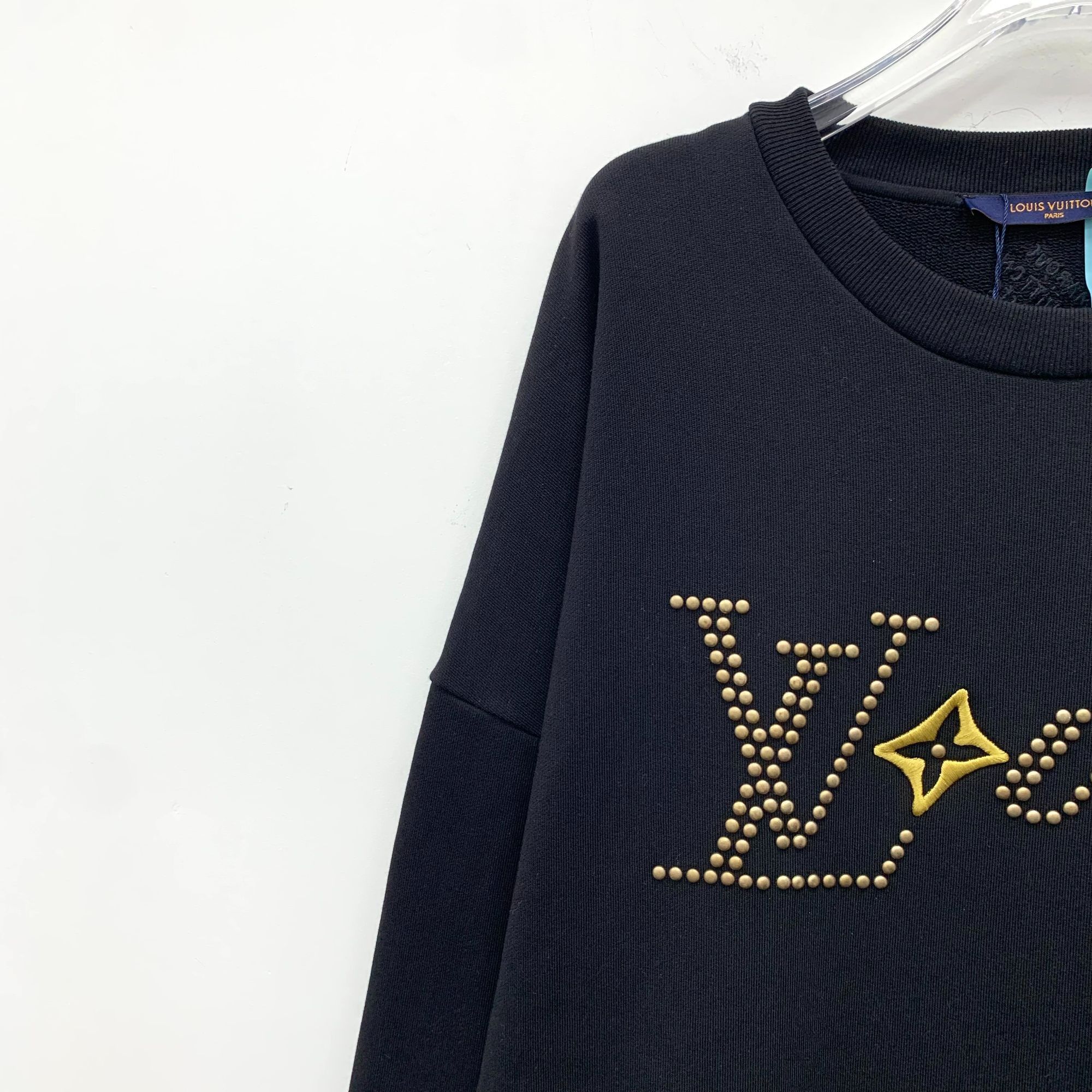 Louis Vuitton LOUIS VUITTON Black Cotton Sweatshirt With Gold Studded Logo Size US L / EU 52-54 / 3 - 7 Thumbnail