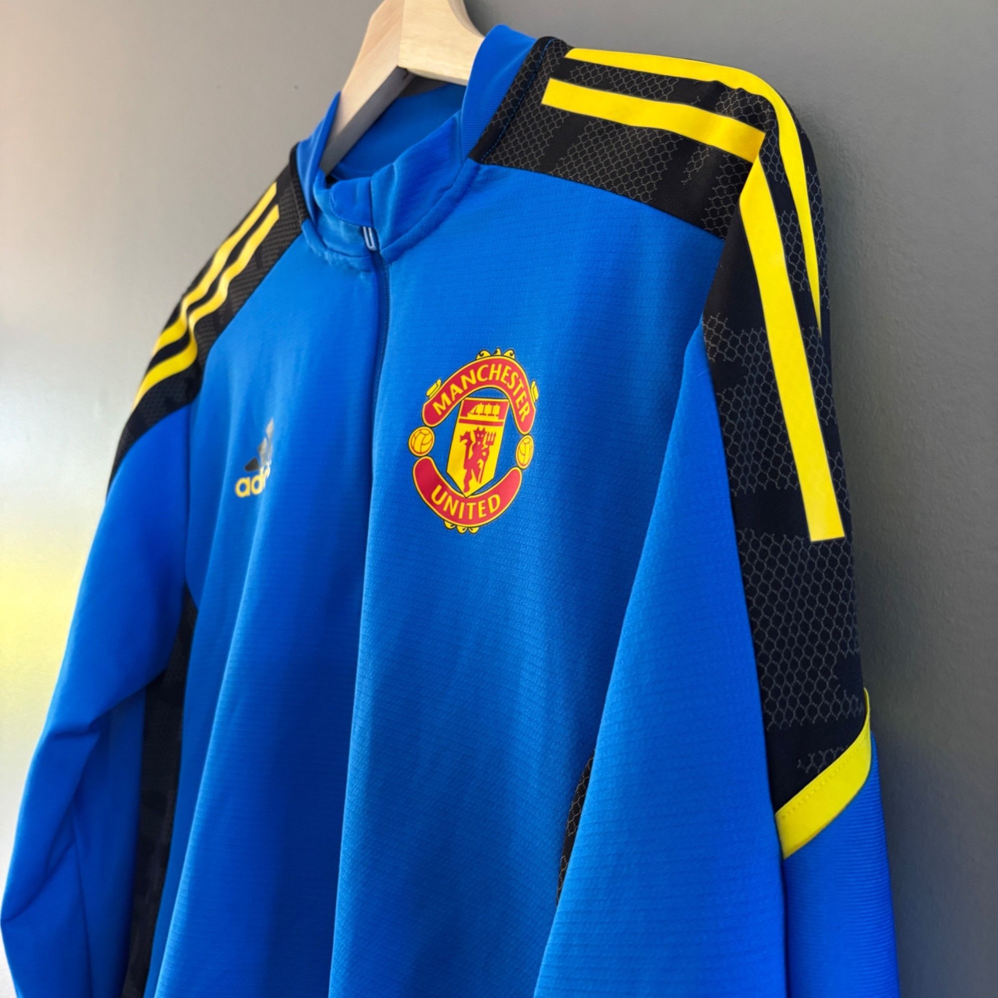 Adidas Adidas Manchester United 2021/22 Training Glow Blue Jersey S Size US S / EU 44-46 / 1 - 9 Thumbnail