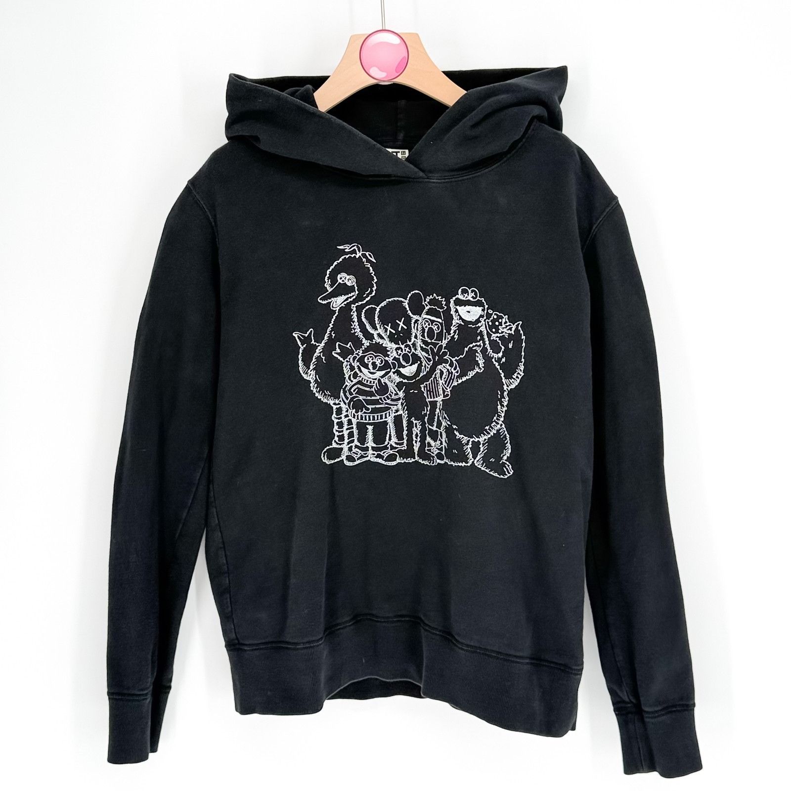 Uniqlo Uniqlo x Kaws Sesame Street Cotton Graphic Black Pullover Ho Size US M / EU 48-50 / 2 - 1 Thumbnail