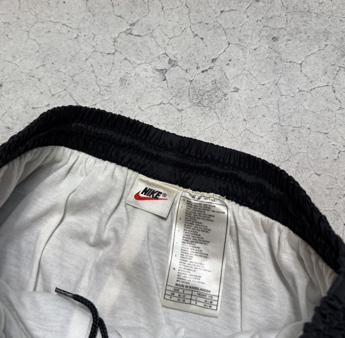Nike Nike Vintage 90’s Nylon Track Pants Black Size US 30 / EU 46 - 5 Thumbnail