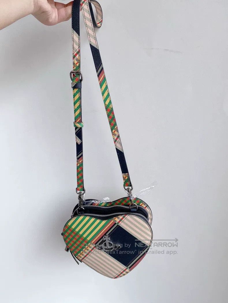 Vivienne Westwood Vivienne Westwood size os Graffiti Double Zipper 3D Heart C Size ONE SIZE - 1 Thumbnail