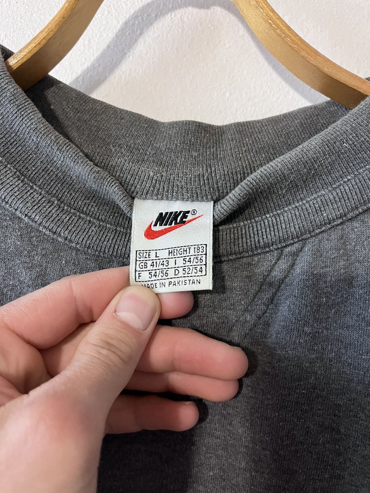 Vintage Nike 90s Vintage Big Swoosh Logo Baggy Boxy Sweatshirt Size US L / EU 52-54 / 3 - 3 Thumbnail