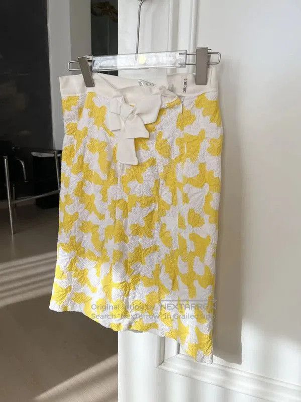 Lanvin Lanvin Yellow Floral Half Skirt . Size 23" - 1 Thumbnail