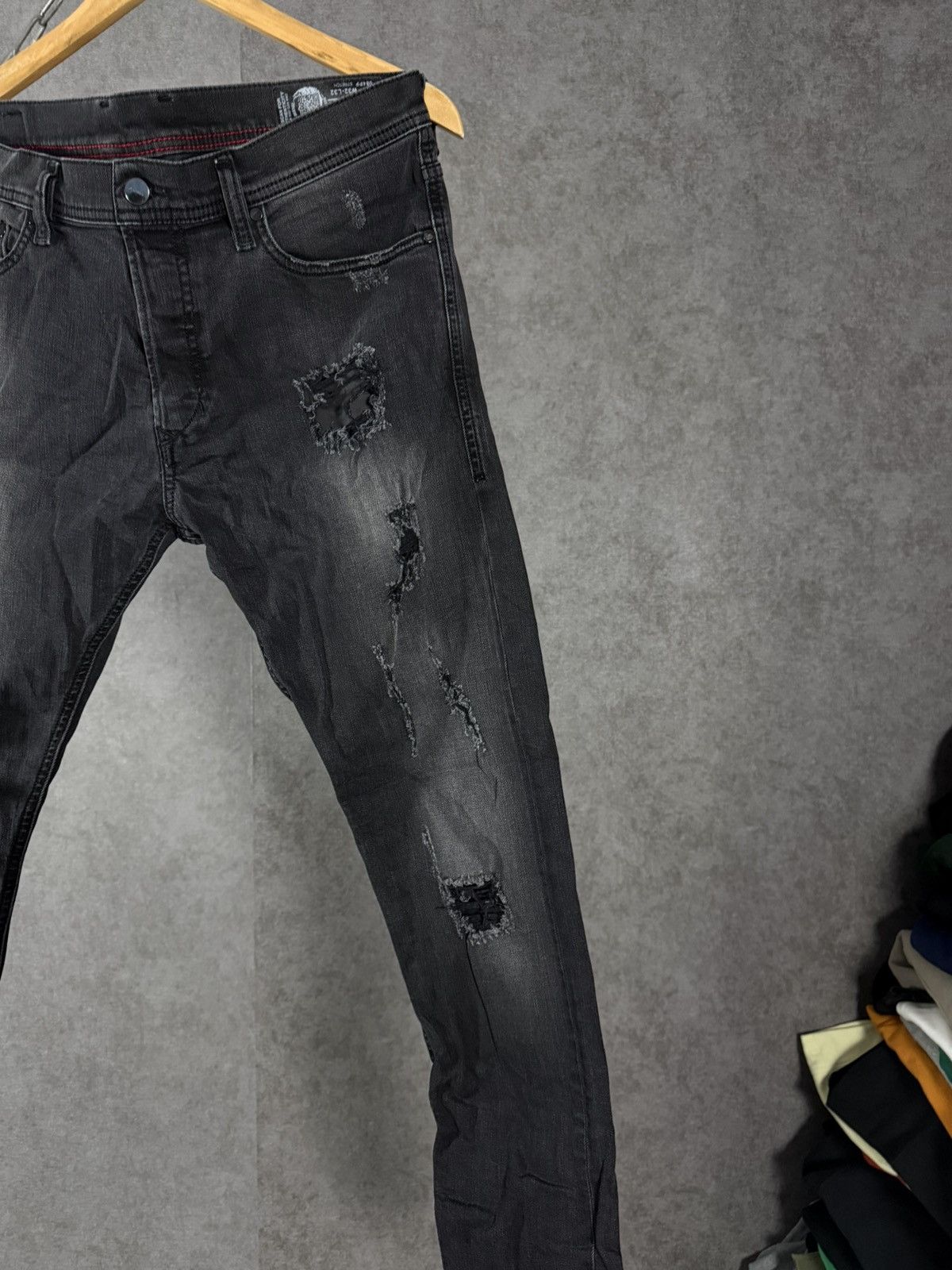 Diesel Diesel Tapphar slim-carrot designer distressed denim jeans Size US 32 / EU 48 - 2 Thumbnail
