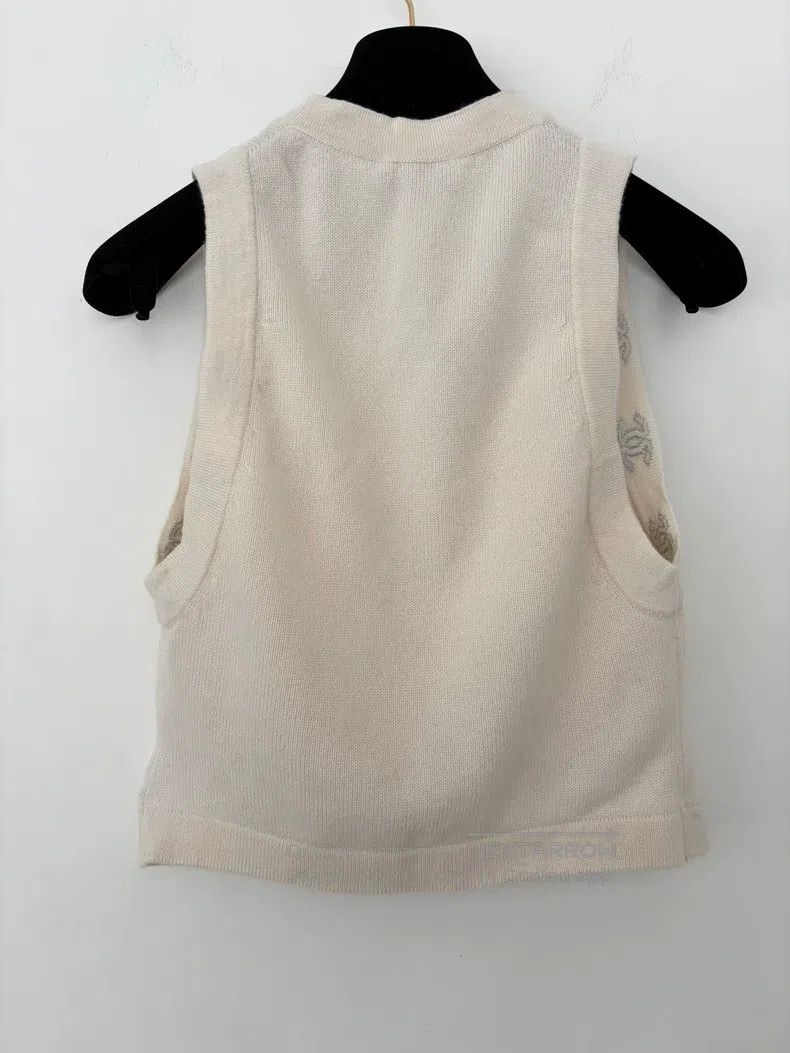 Chanel Chanel Camelia button corse knitted vest Size XXS / US 00 / IT 34 - 2 Thumbnail
