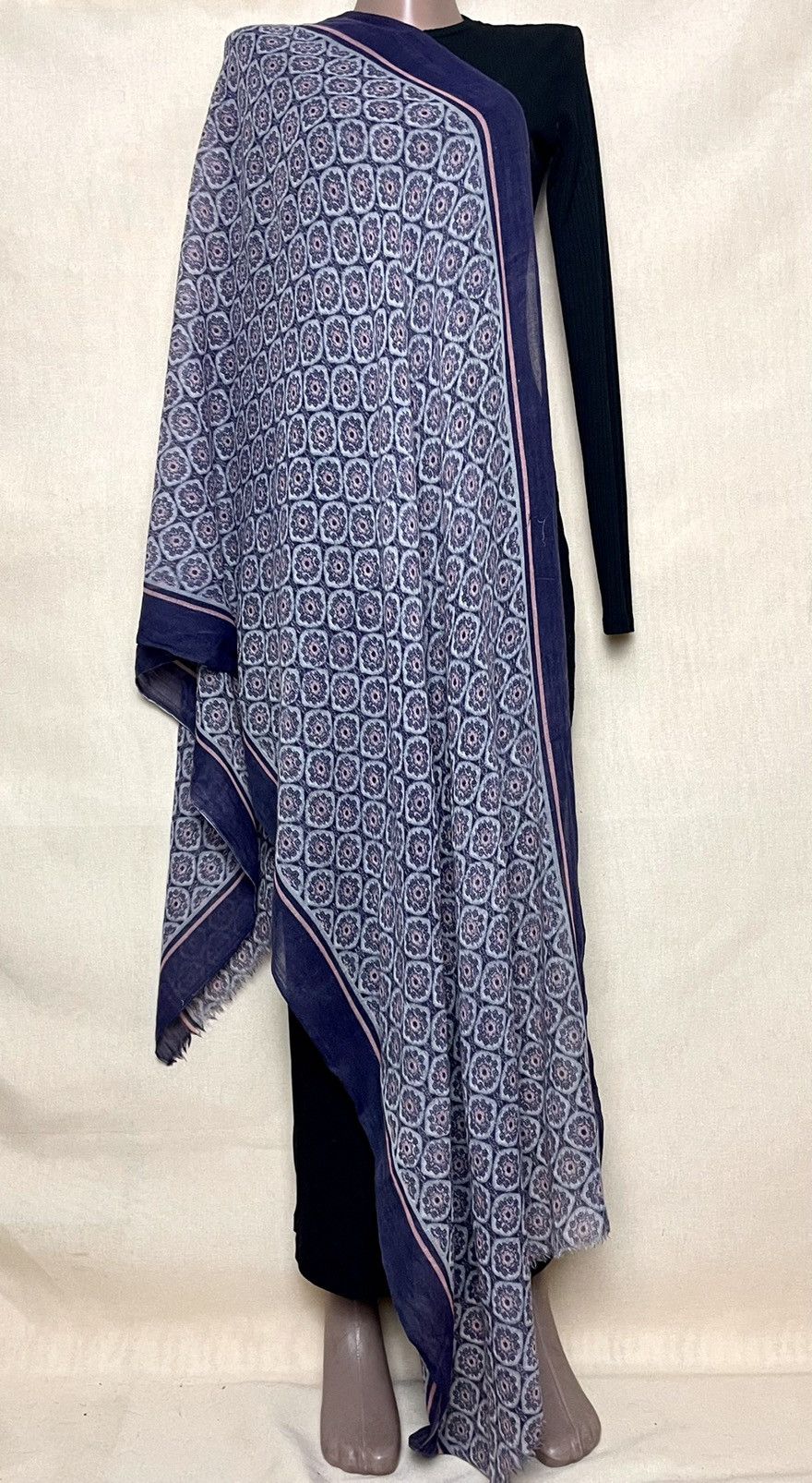 Other MOOILO cashmere purple geometric scarf shawl Size ONE SIZE - 2 Thumbnail