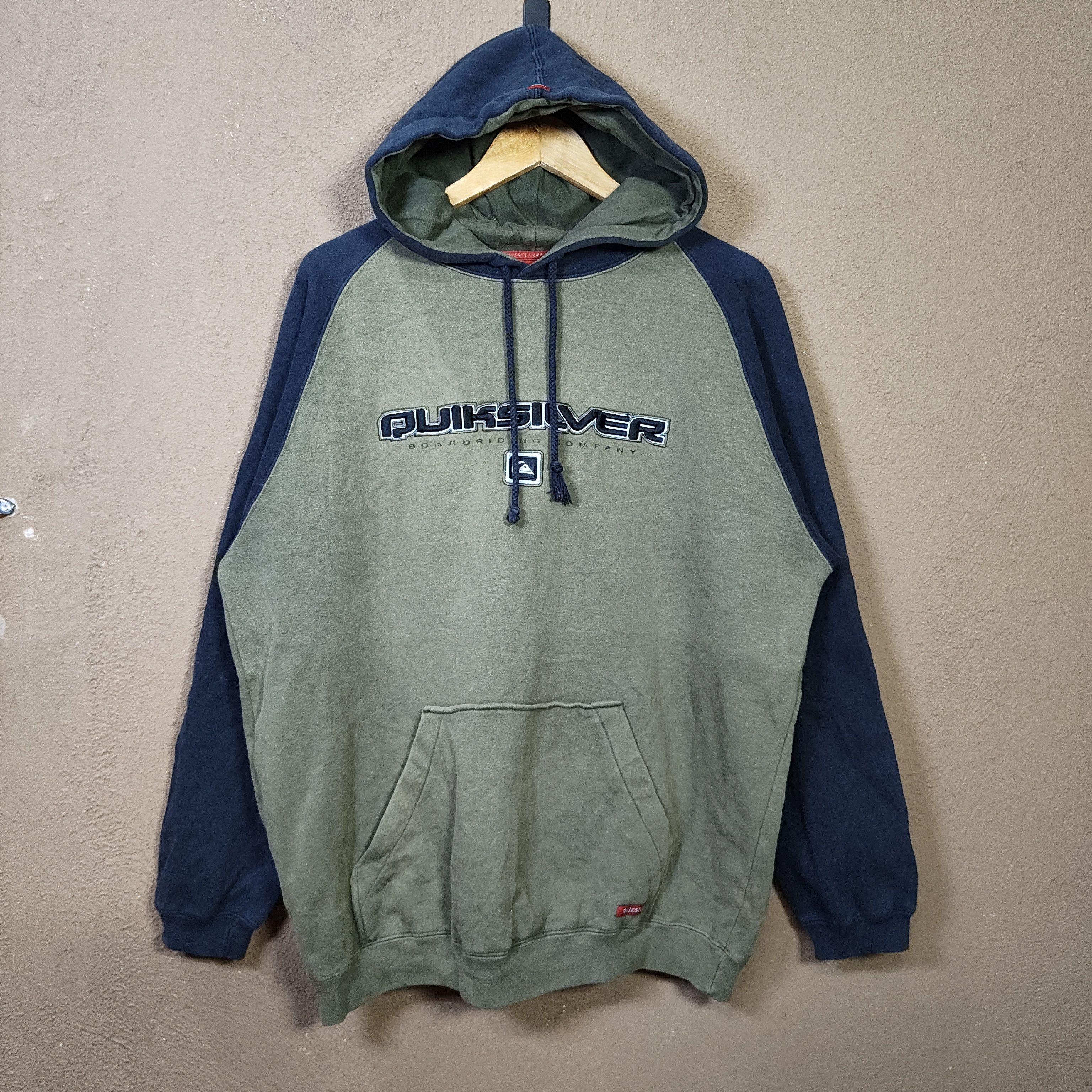 Vintage Y2K QUIKSILVER Embroidered Spellout Hoodie