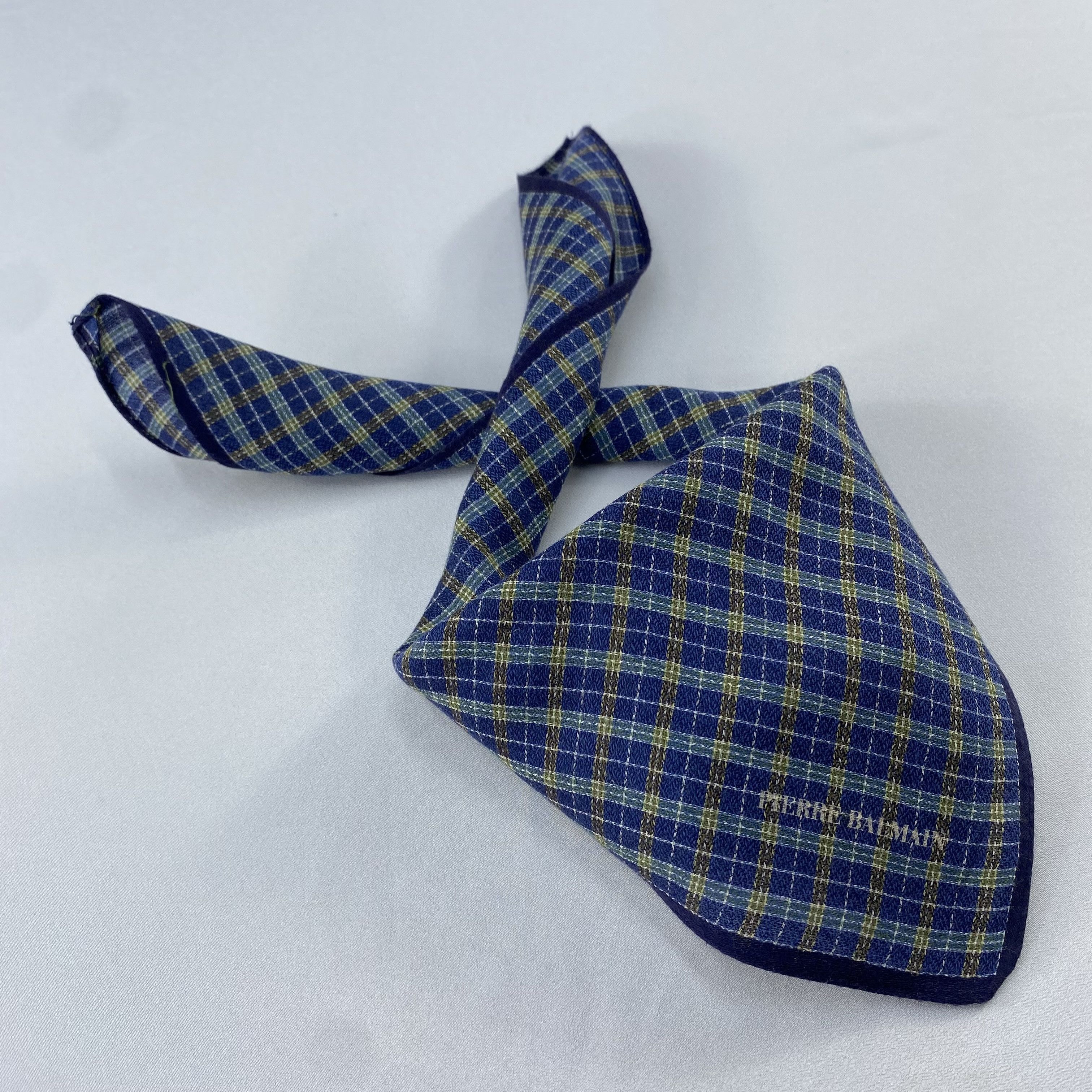 Pierre Balmain Pierre Balmain Handkerchief / Bandana / Neckerchief C903 Size ONE SIZE - 1 Thumbnail