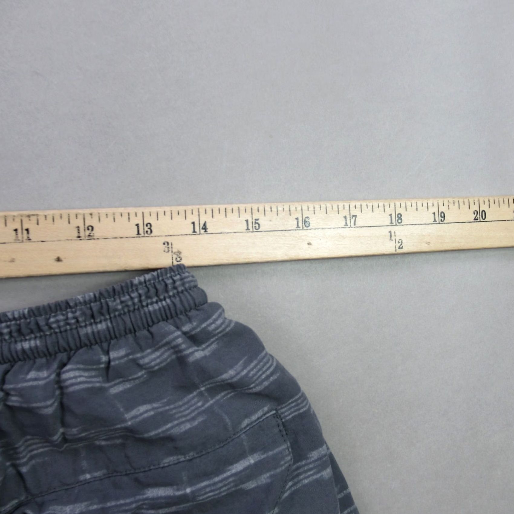 Patagonia Patagonia Shorts Mens 28 Chino Gray Drawstring Lightweight Outdoors Pockets Size US 28 / EU 44 - 7 Thumbnail