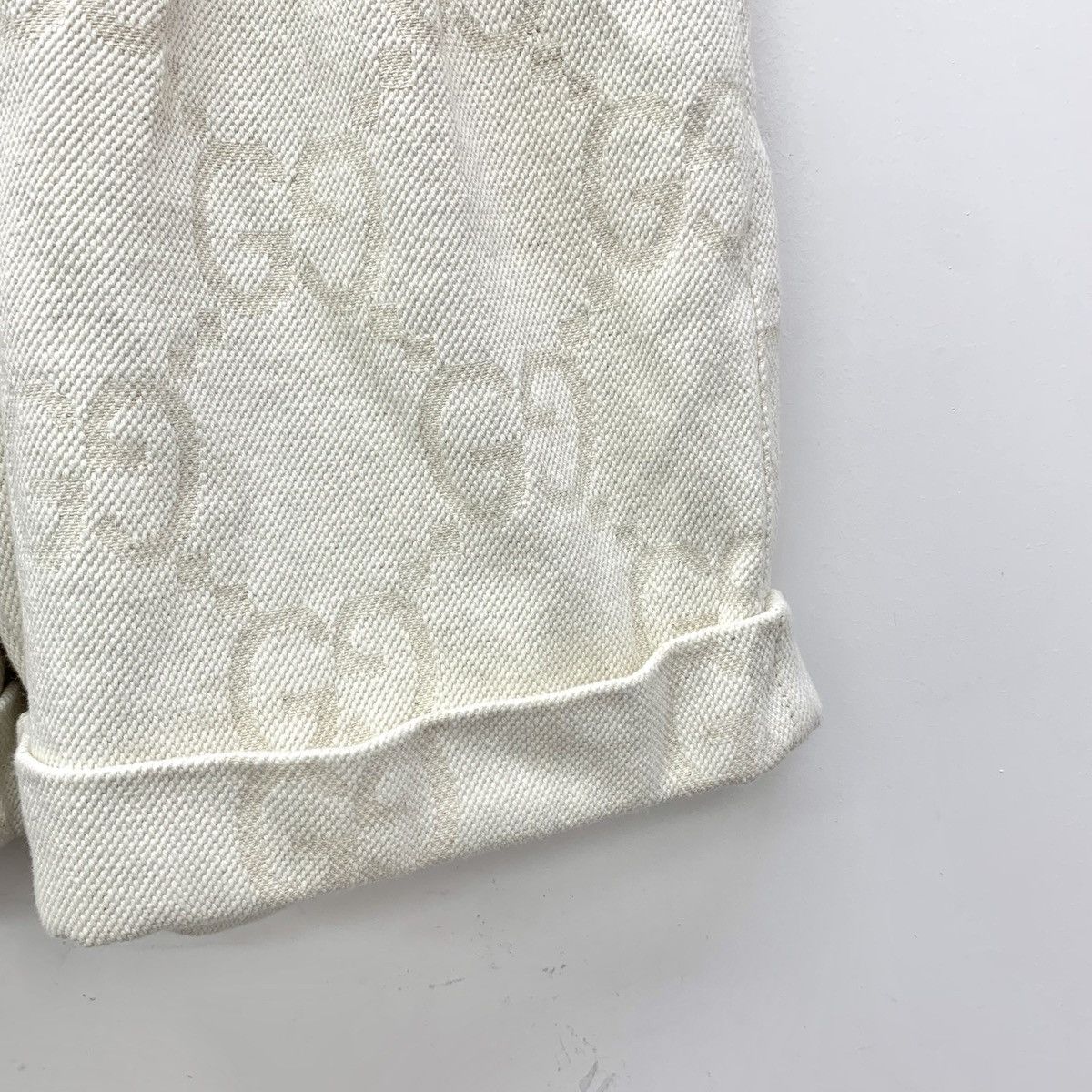 Gucci Gucci Beige Allover Logo Print Cotton Casual Shorts K26WX Size 27" / US 4 / IT 40 - 4 Thumbnail