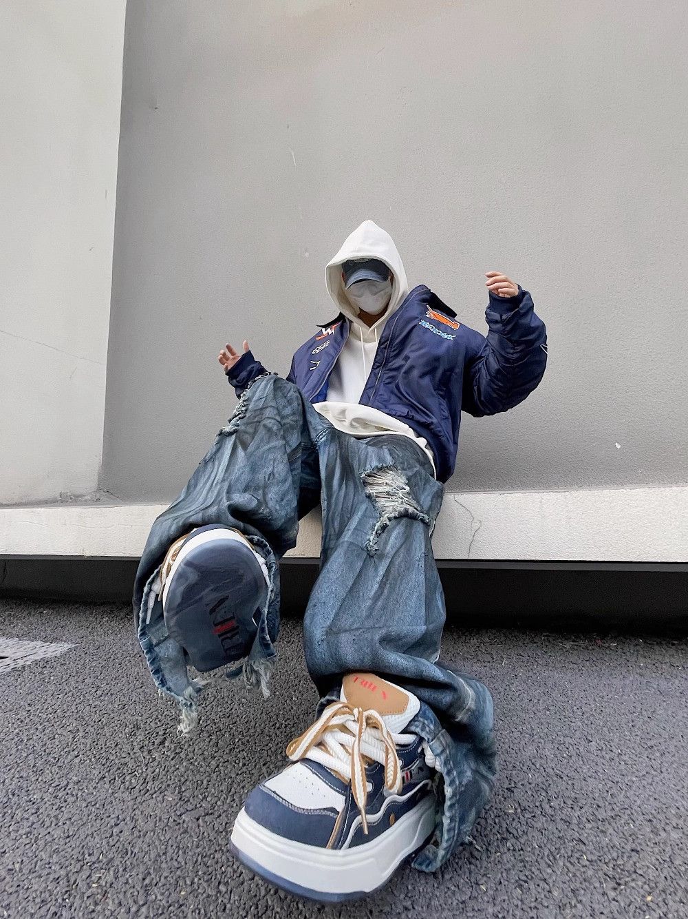 Jean × Vintage Perforated Silhouette Streetwear Baggy Jeans Size US 37 - 2 Thumbnail
