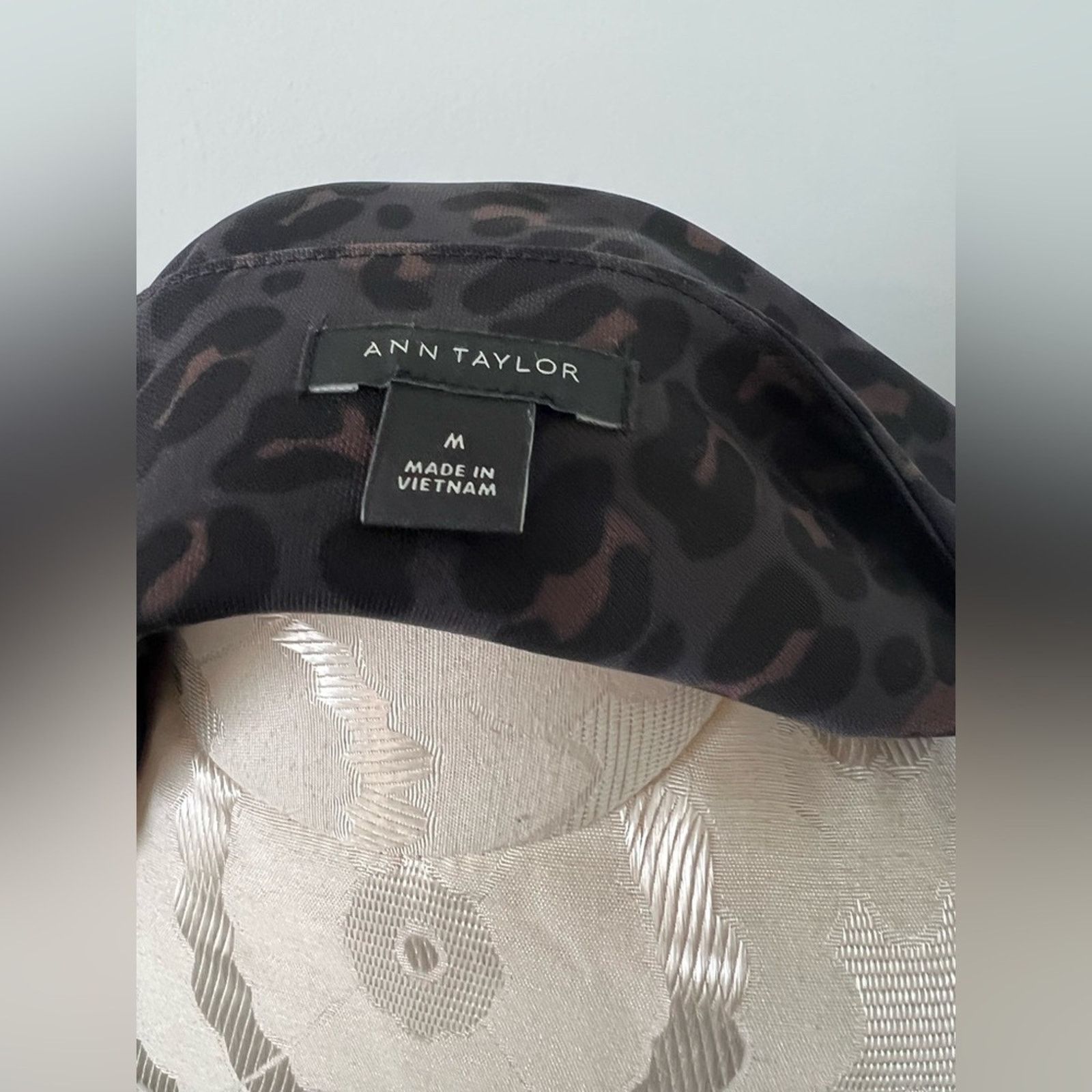 Ann Taylor Ann Taylor Women's Animal Print Long Sleeve Blouse Medium Size M / US 6-8 / IT 42-44 - 4 Thumbnail