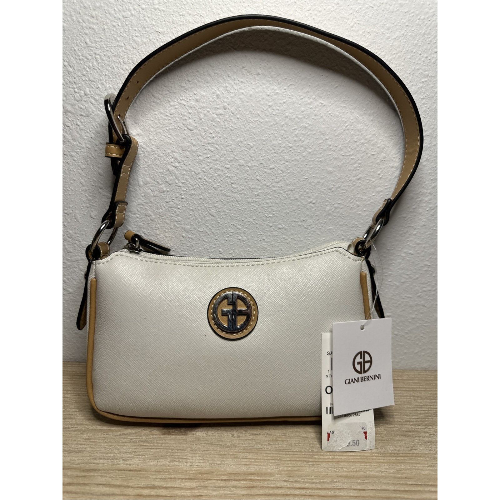 White Giani Bernini Saffiano Baguette Shoulder Bag $79 NWT in Black, Women's