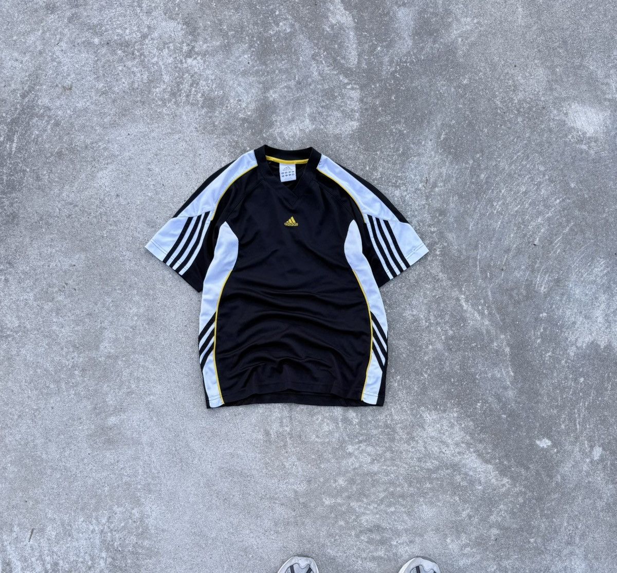 Adidas Vintage Adidas y2k streetwear track t-shirt Size US M / EU 48-50 / 2 - 2 Thumbnail