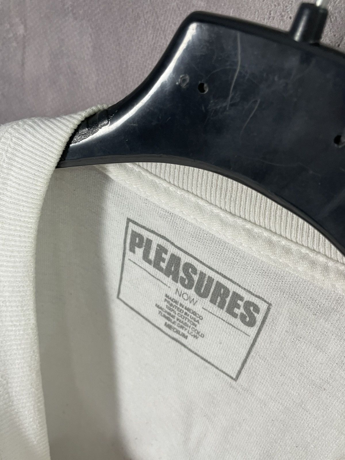 Vintage Vintage Pleasures Logo Y2K T-shirt Size US L / EU 52-54 / 3 - 8 Thumbnail