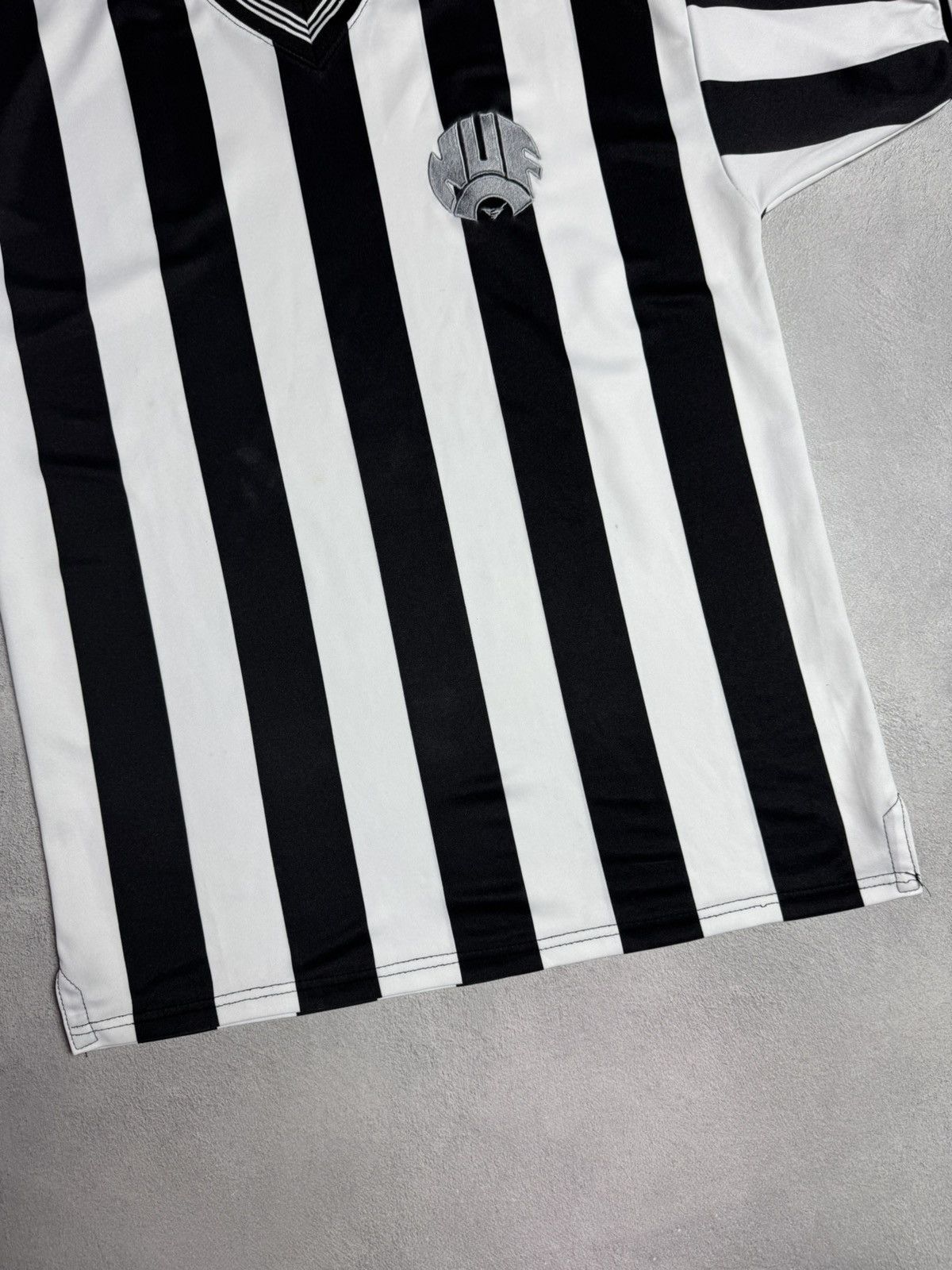 Other Newcastle United 1983 1986 Home Shirt Soccer Jersey Size US M / EU 48-50 / 2 - 4 Thumbnail