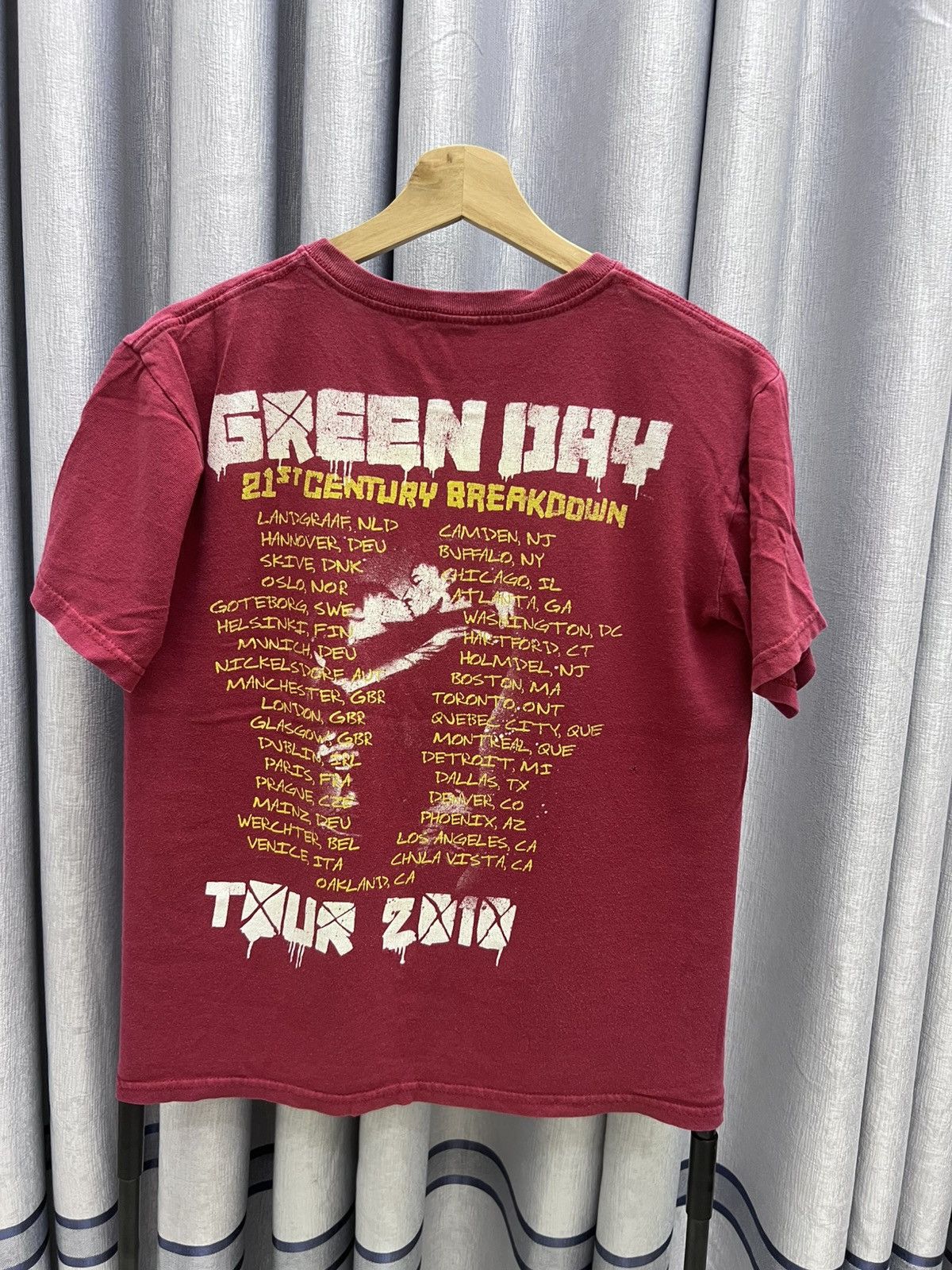 Band Tees Y2K Thrashed Faded Green Day 21 Century Breakdown Album Tee Size US M / EU 48-50 / 2 - 4 Thumbnail