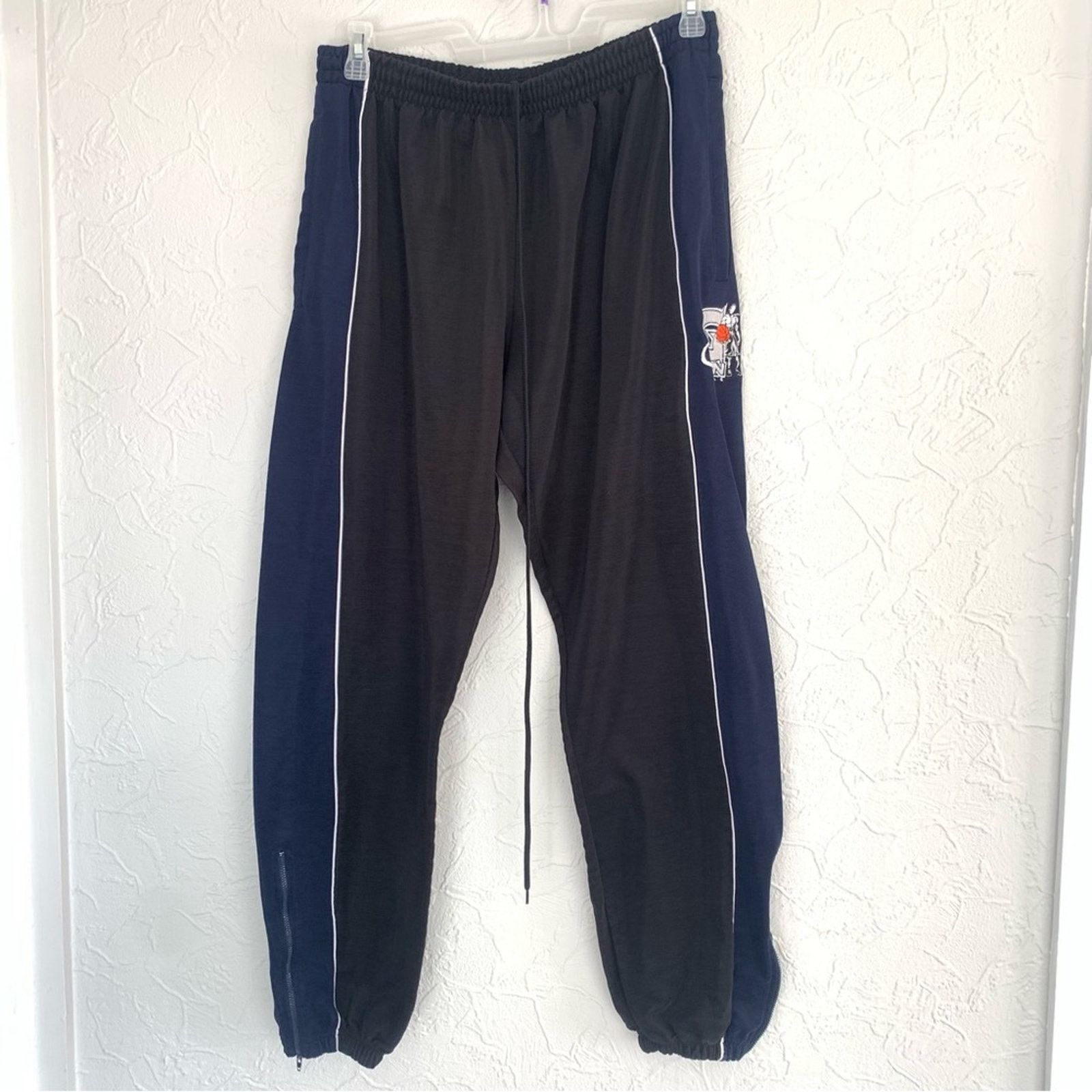 Other VINTAGE 90’S AND1 COLLEGIATE EDITION GEORGETOWN HOYAS PANTS Size US 36 / EU 52 - 1 Thumbnail