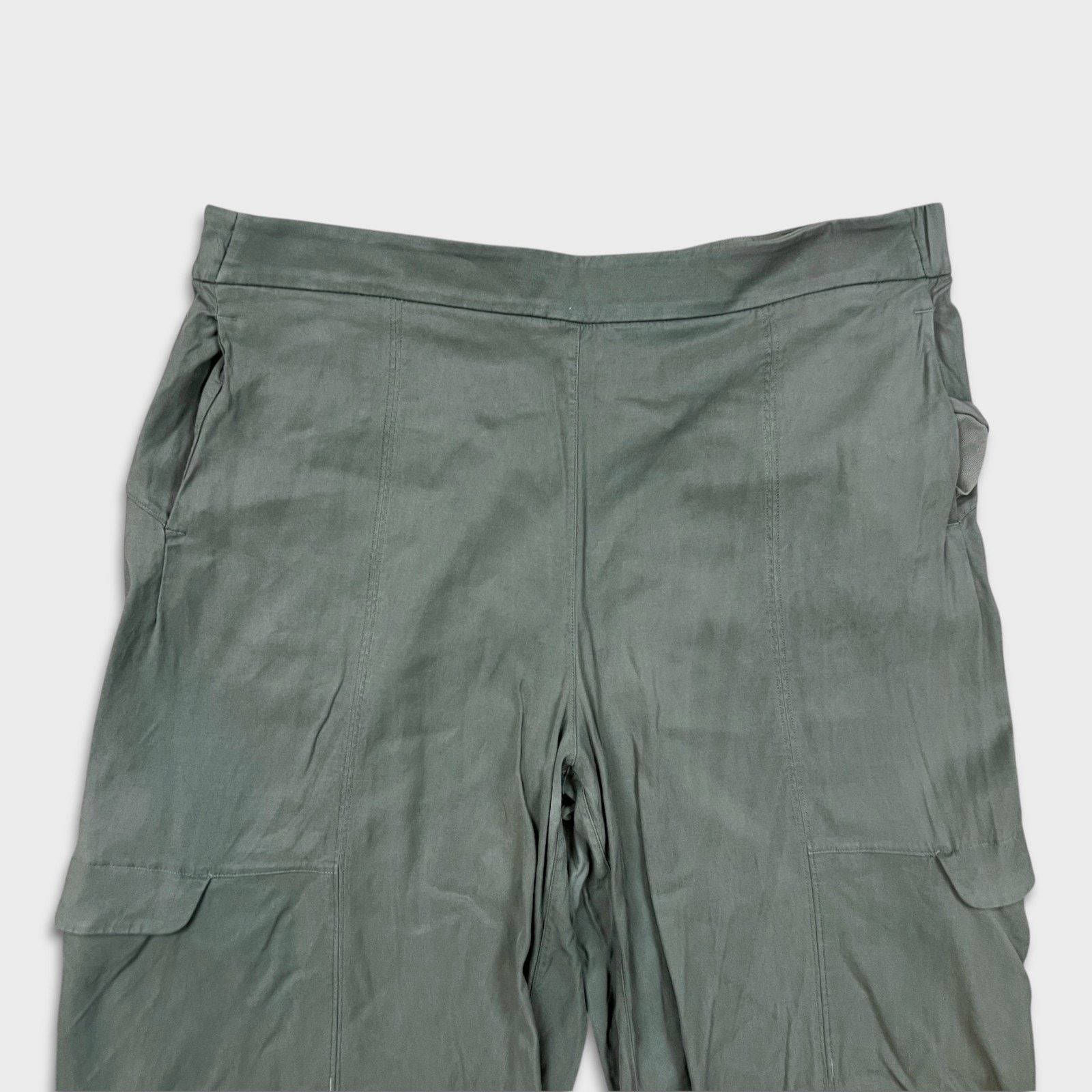 Lululemon Lululemon Metropolis Maven High Rise Crop Size 14 Sage Pants Size 36" / US 14 / IT 50 - 2 Thumbnail