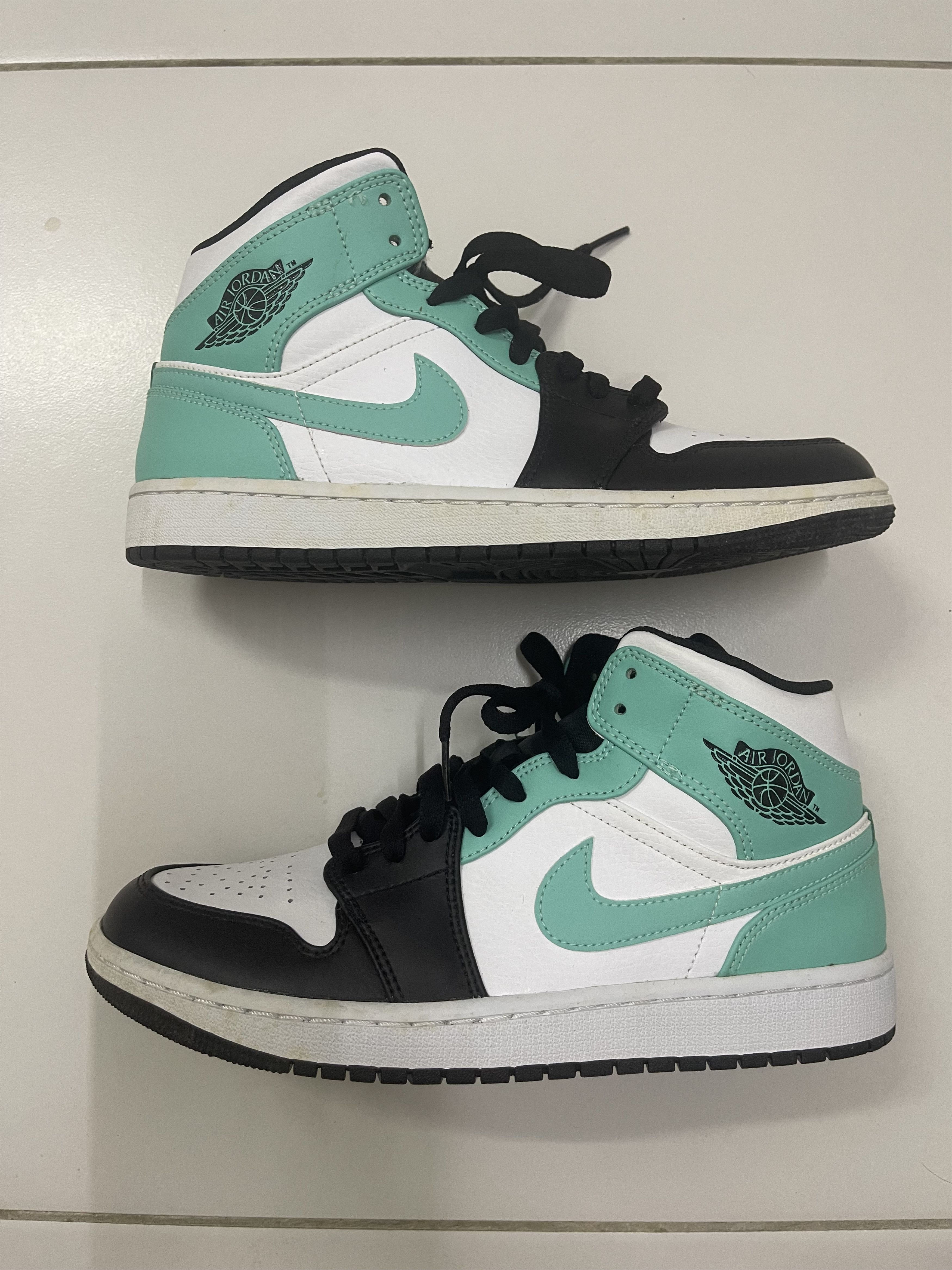Jordan Brand Rare NIKE AIR JORDAN AJ1 Mid Tropical Twist White Black Size US 9 / EU 42 - 1 Thumbnail