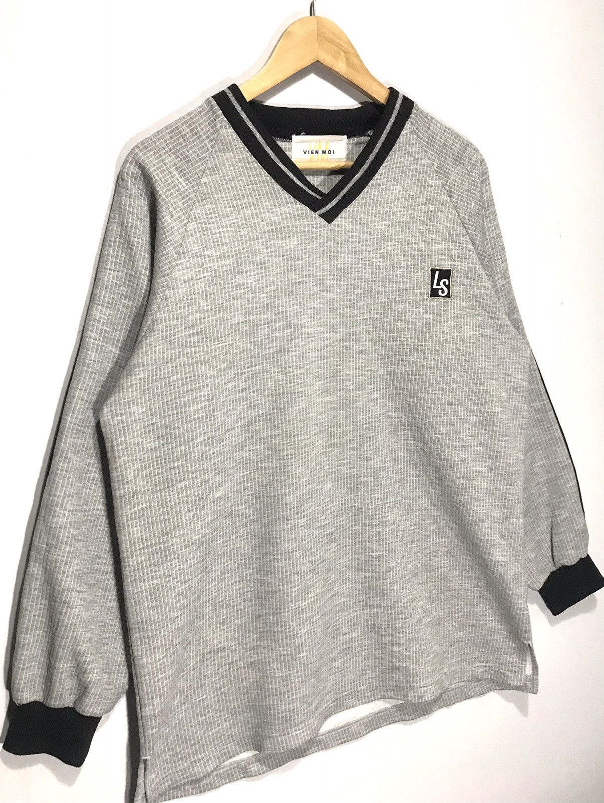 Japanese Brand × Vintage Vintage LS Vien Moi V-Neck Longsleeve Sweatshirt Size US L / EU 52-54 / 3 - 2 Thumbnail