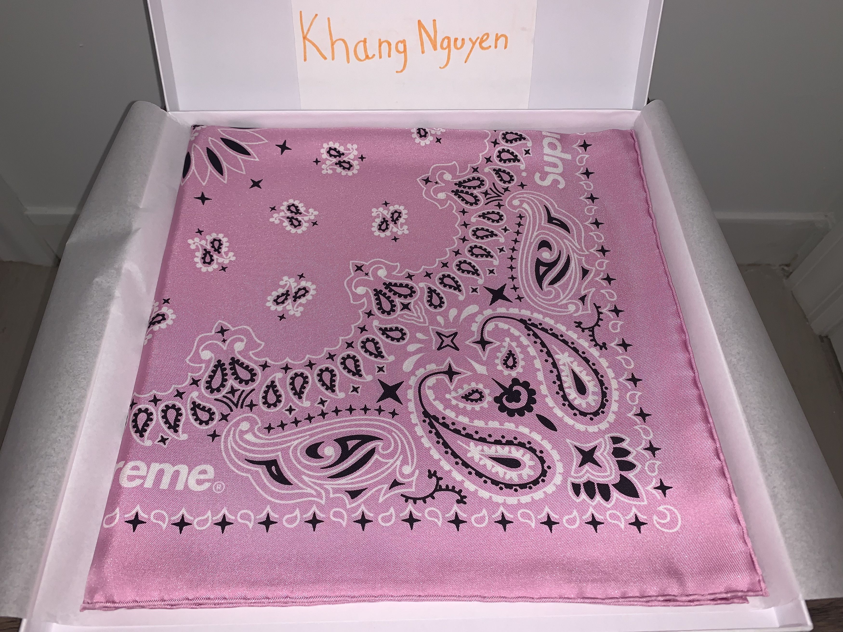 Supreme Silk Bandana（Supreme Supreme Silk Bandana (Pink