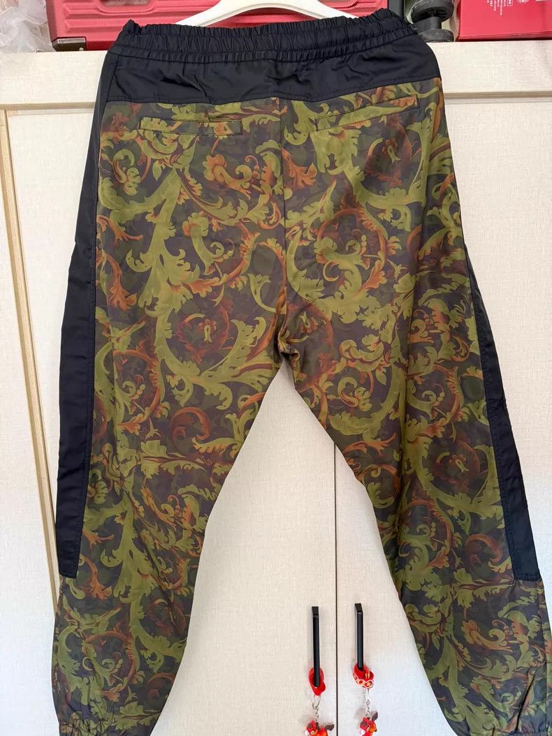 Versace Versace Men's classic printed trousers, sweatpants, slacks Size US 30 / EU 46 - 4 Thumbnail